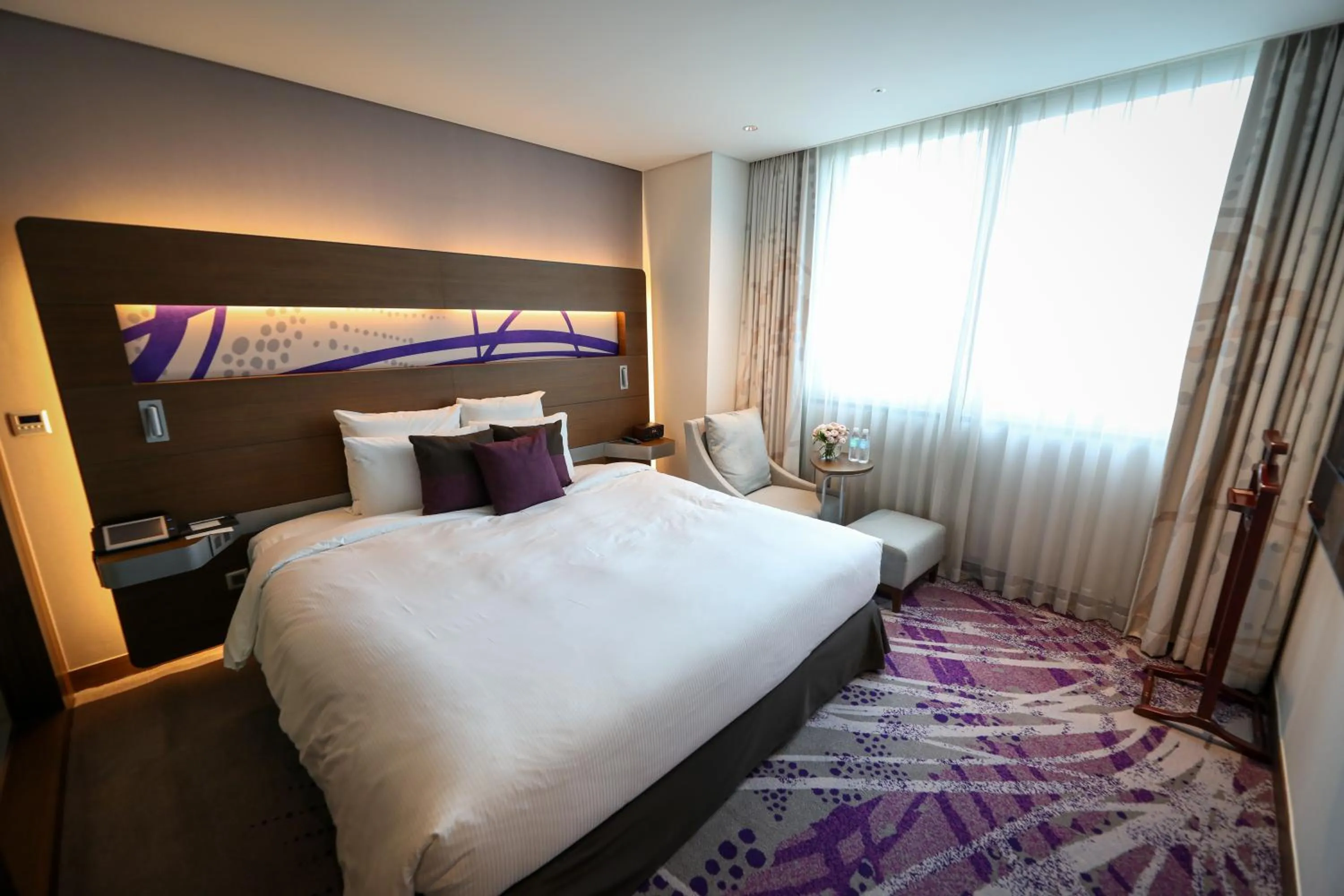 Bed in Novotel Ambassador Suwon