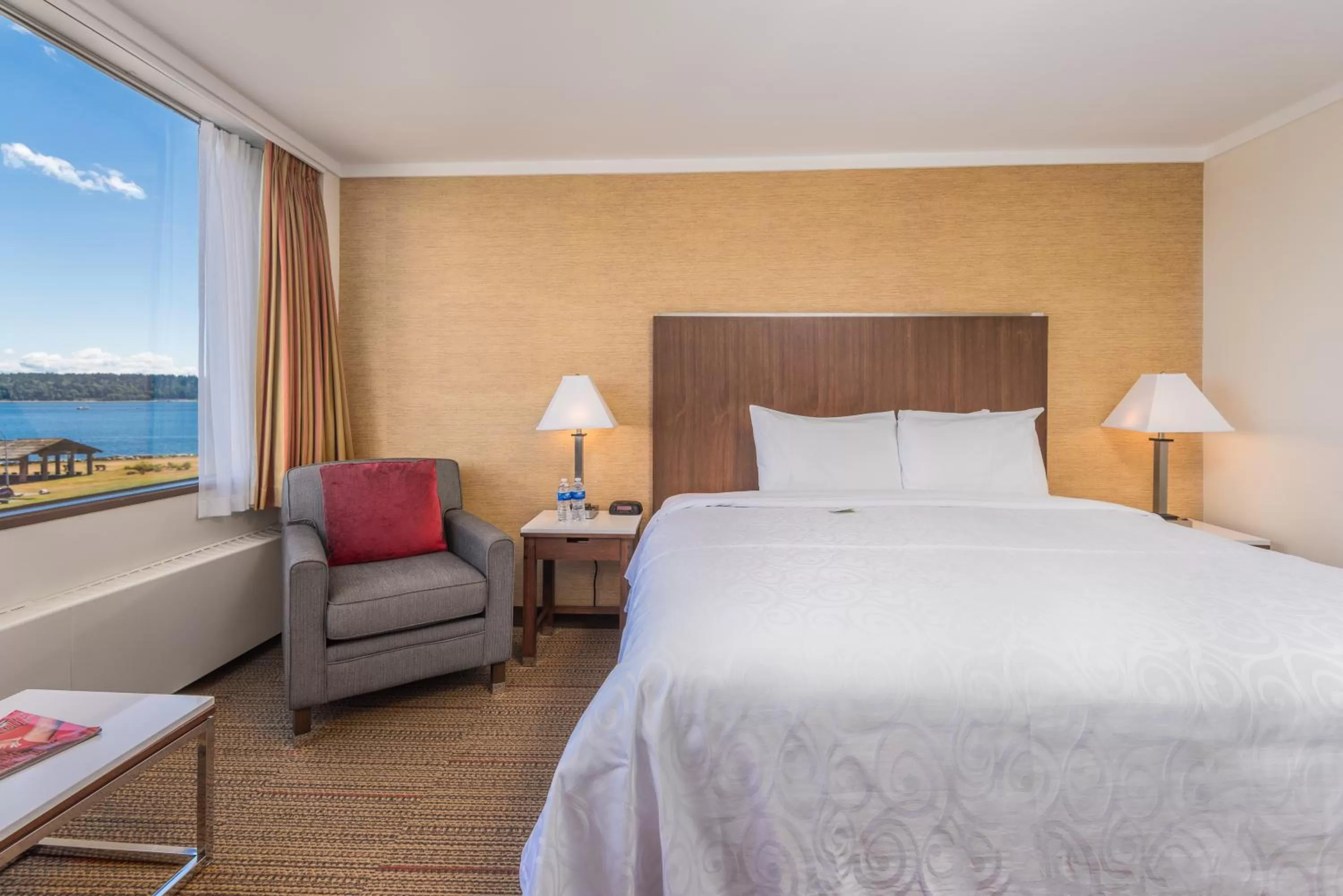 Bedroom, Bed in Coast Discovery Inn