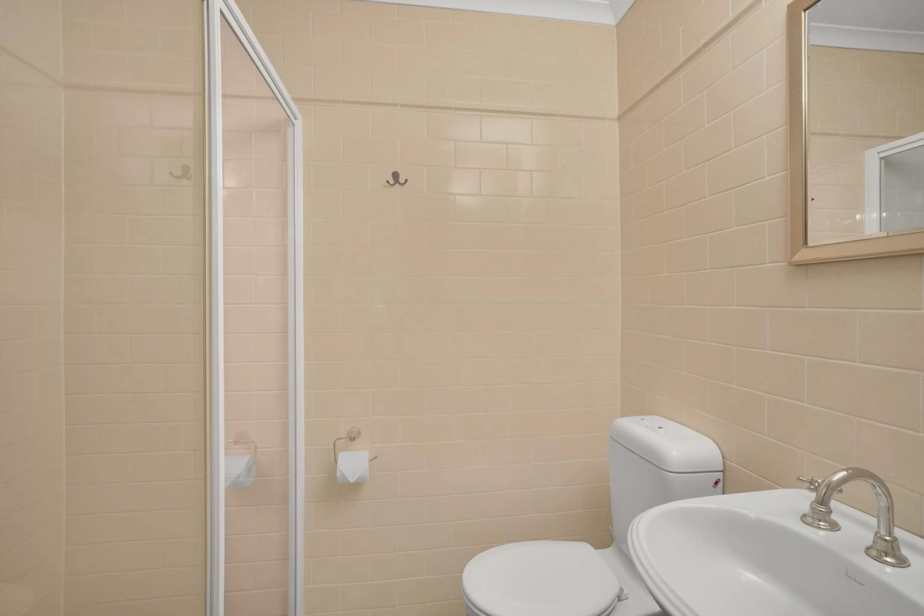 Bathroom in Bundanoon Hotel