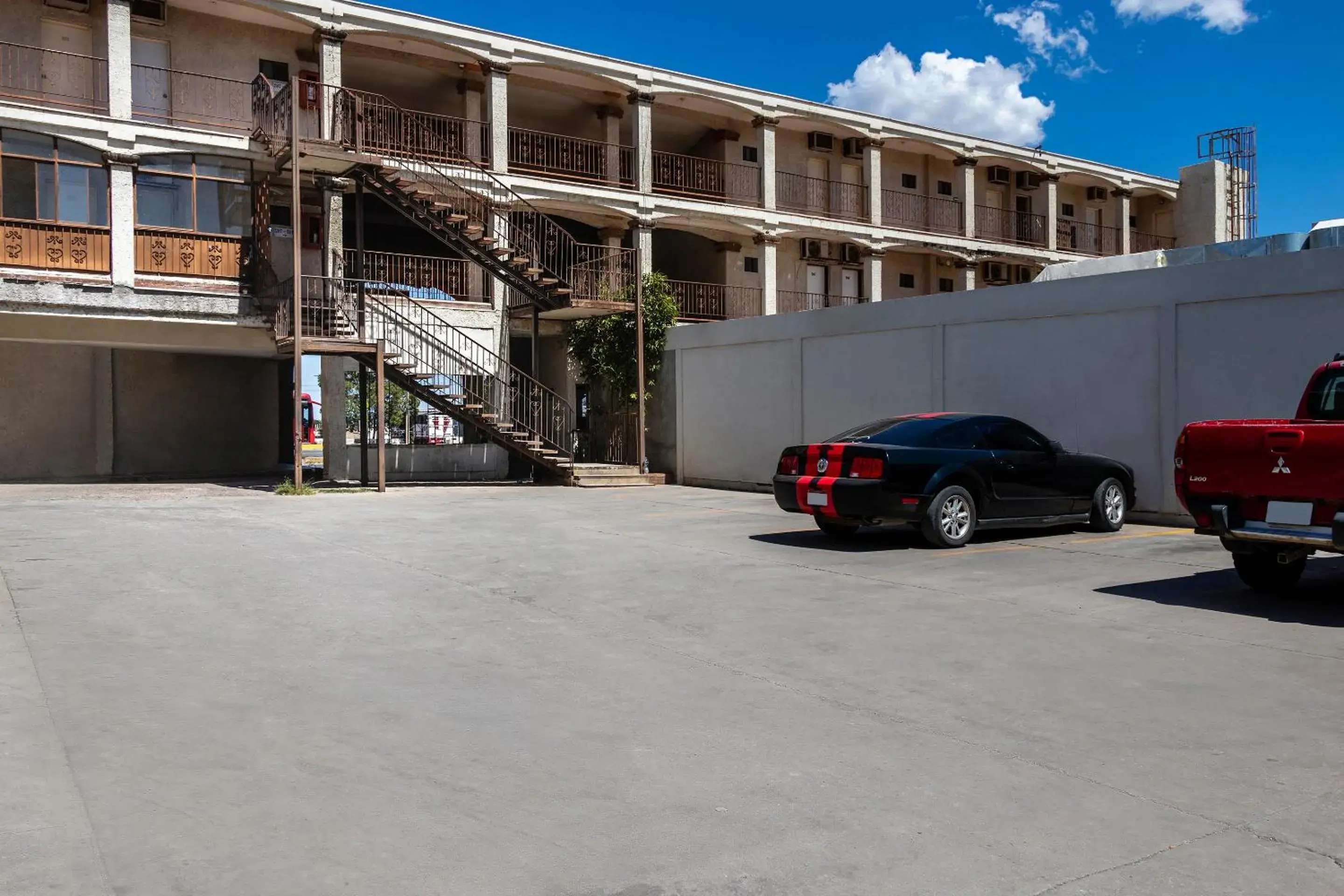 Parking, Property Building in OYO Hotel Real Del Sur, Estadio Chihuahua