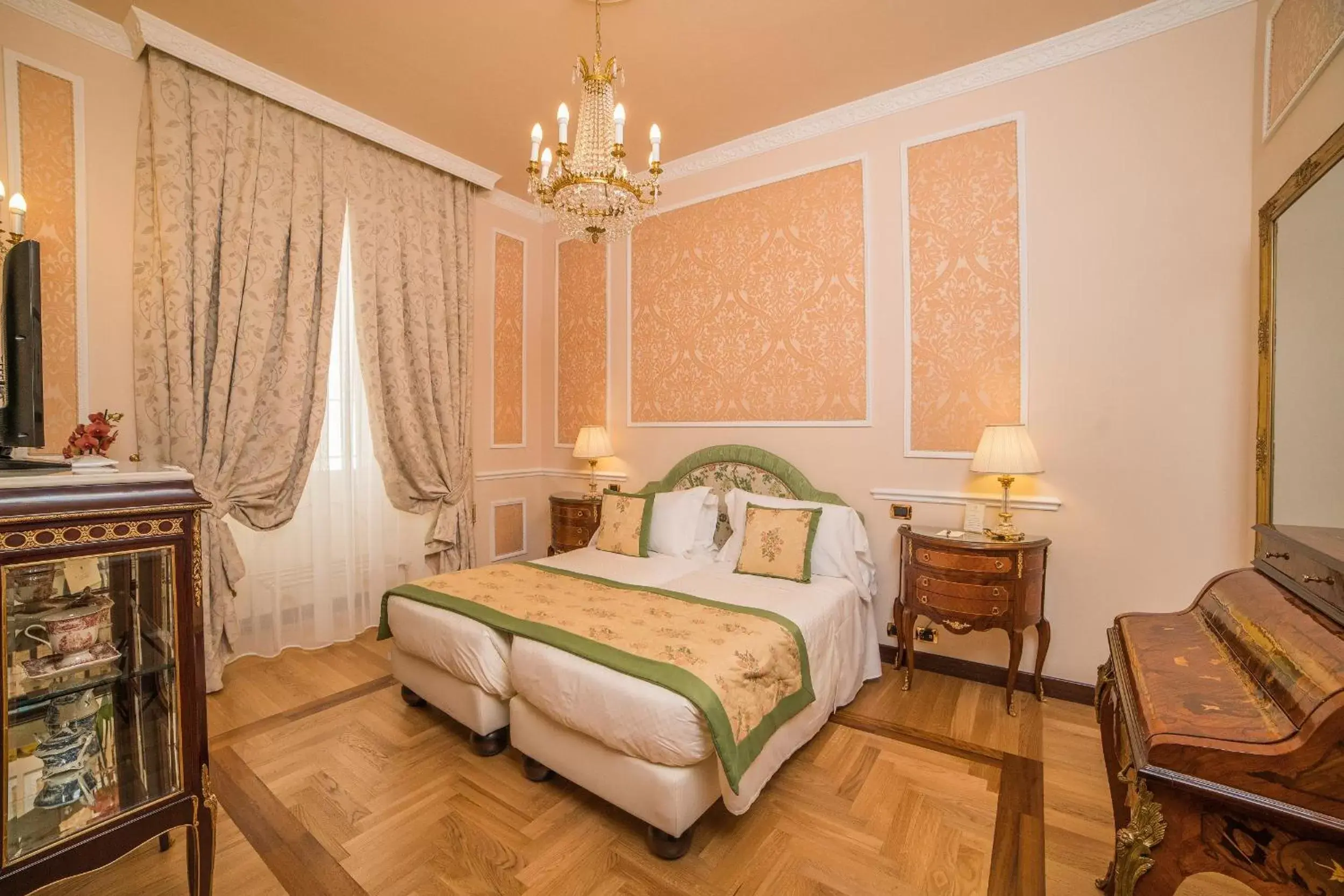 Photo of the whole room, Room Photo in Hotel Bernini Palace