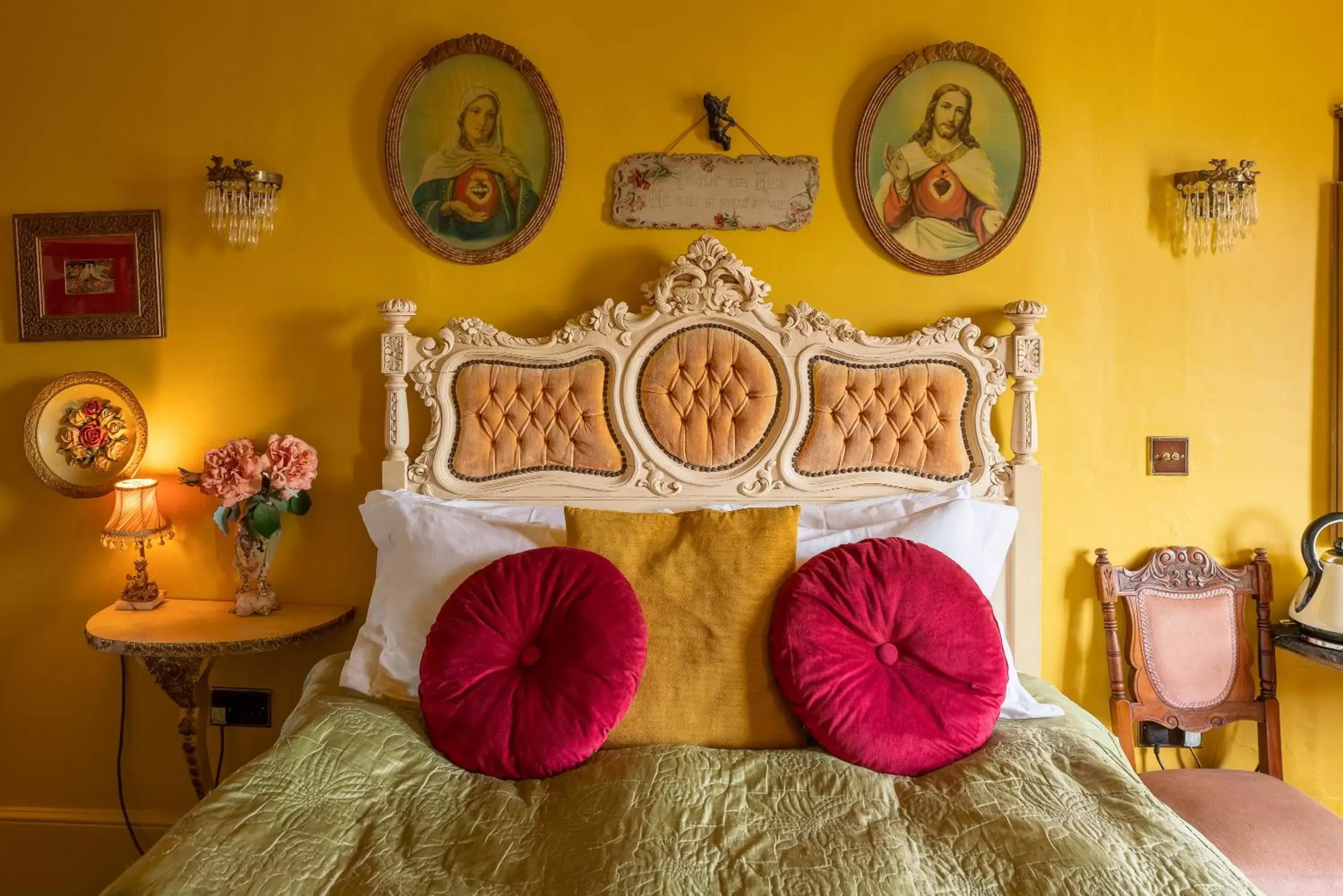 Bed, Seating Area in La Rosa Hotel