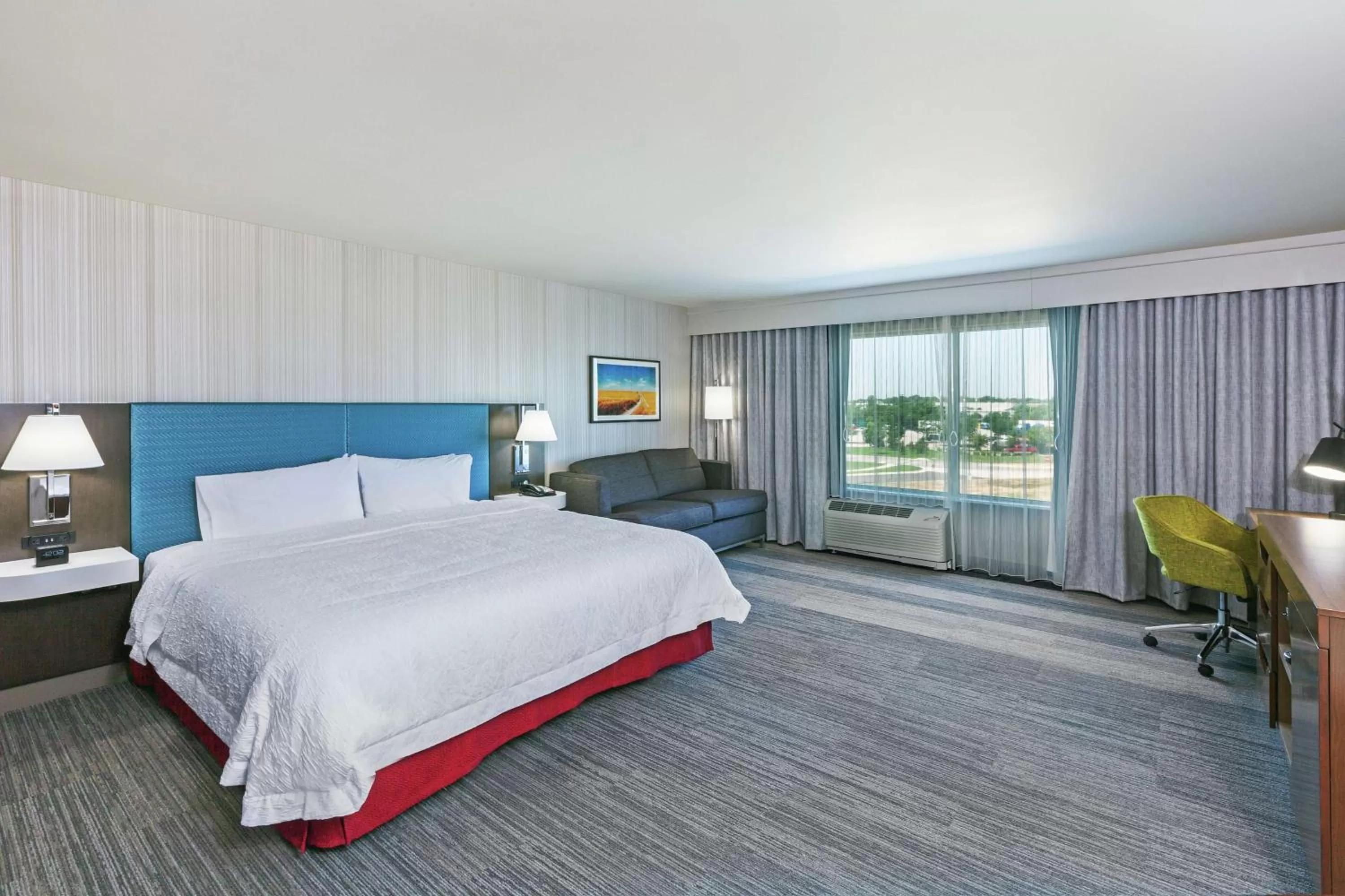 Bedroom, Bed in Hampton Inn Gardner