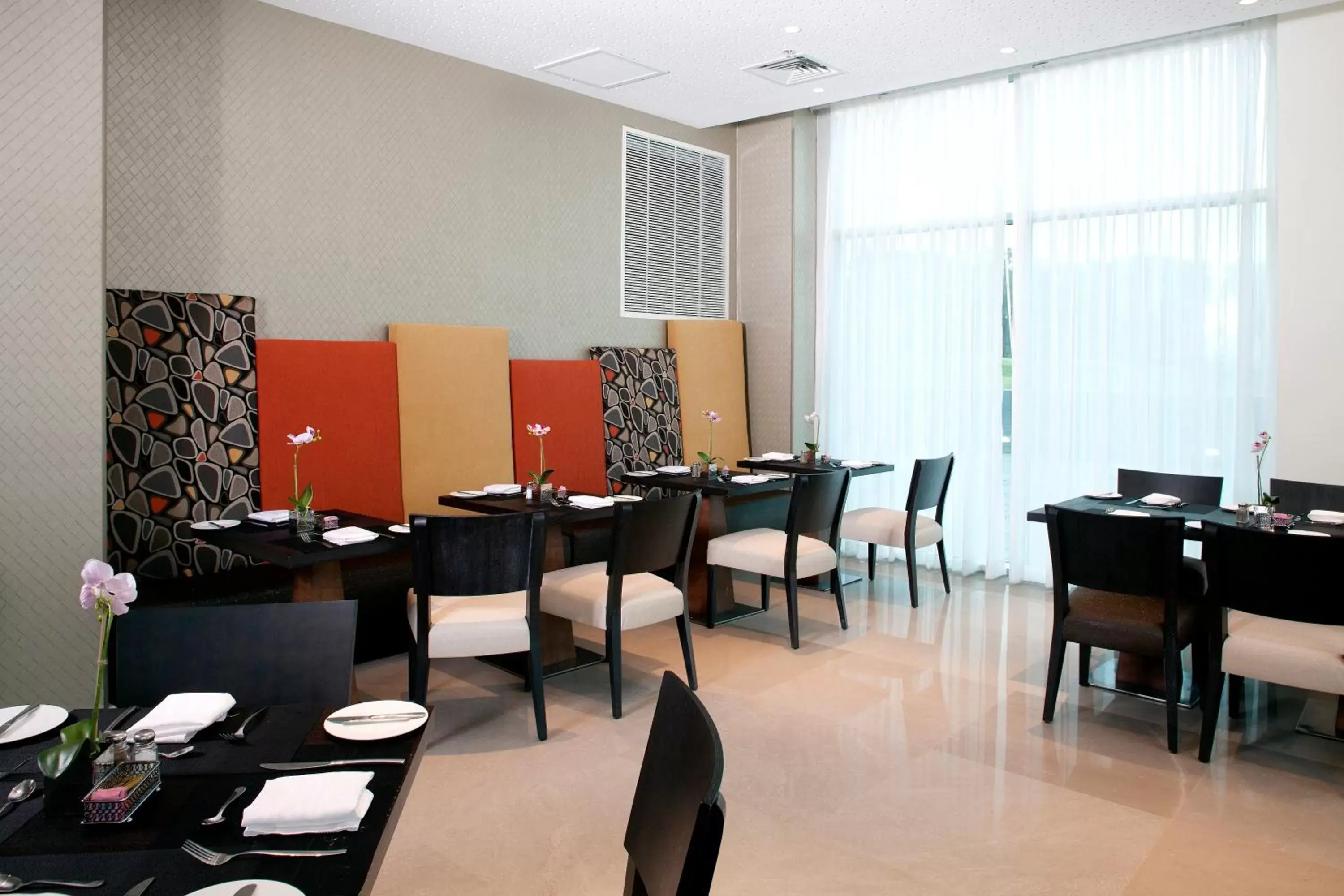 Restaurant/Places to Eat in West All Suites Hotel Ashdod