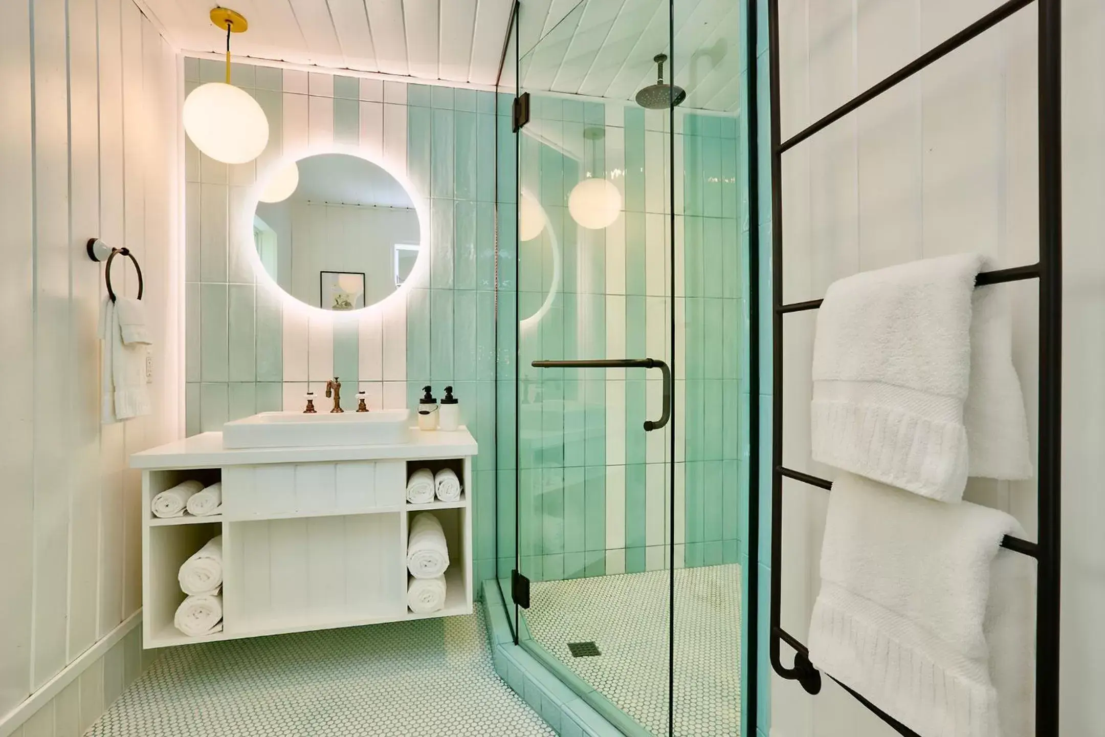 Shower, Bathroom in Dive Palm Springs