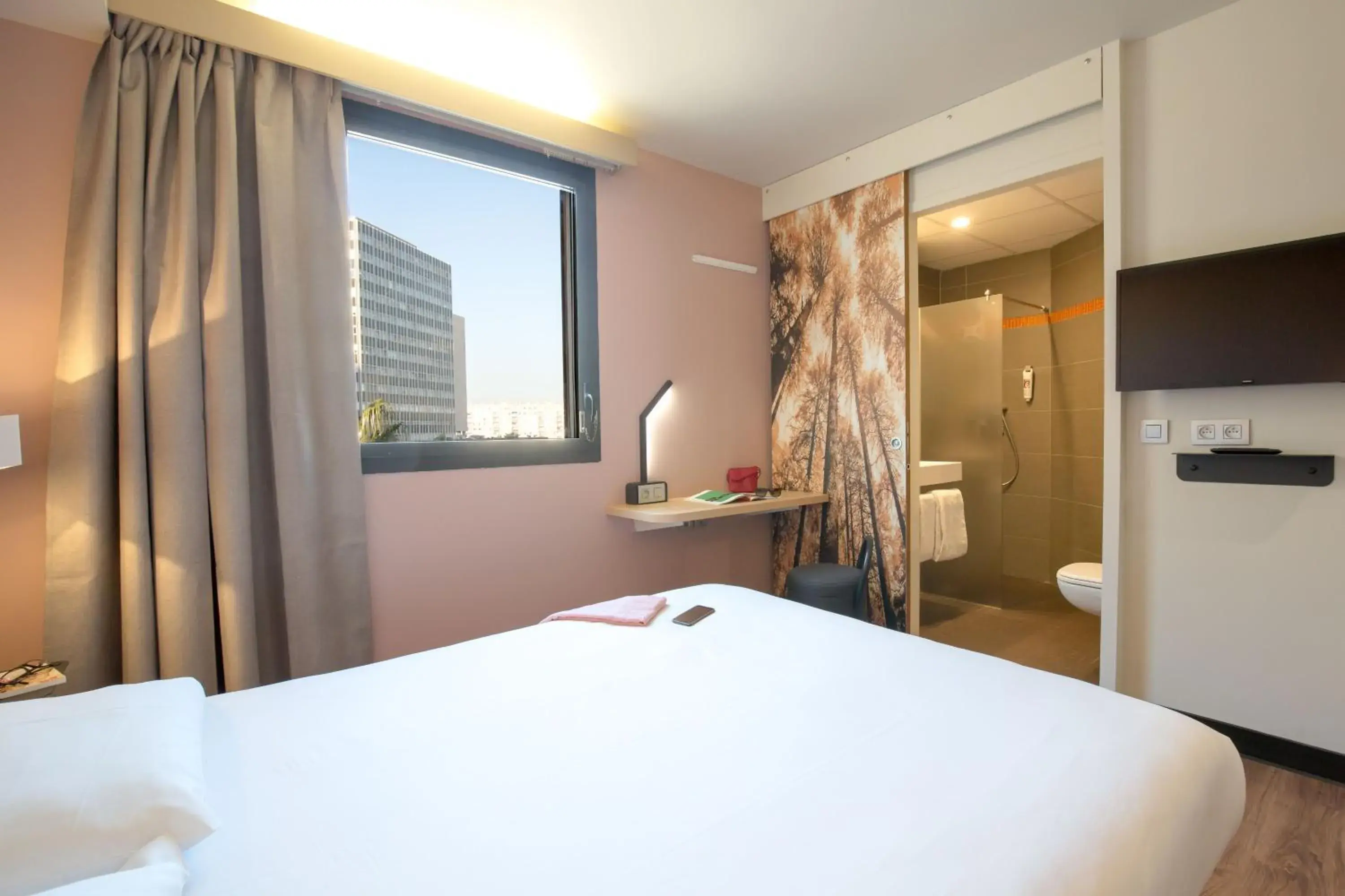 Photo of the whole room, Bed in B&B HOTEL Marseille Centre La Timone
