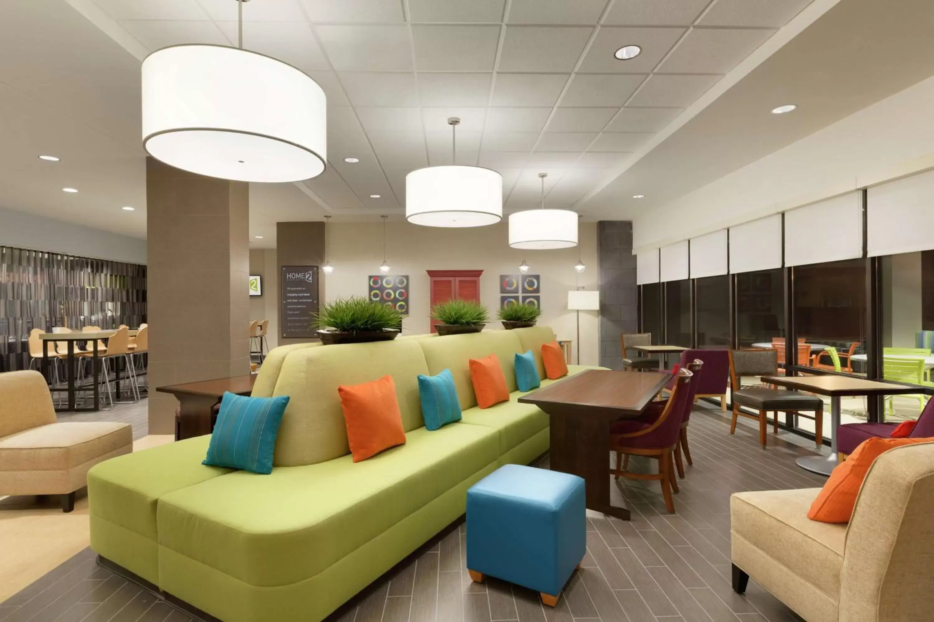 Lobby or reception, Lounge/Bar in Home2 Suites By Hilton La Crosse