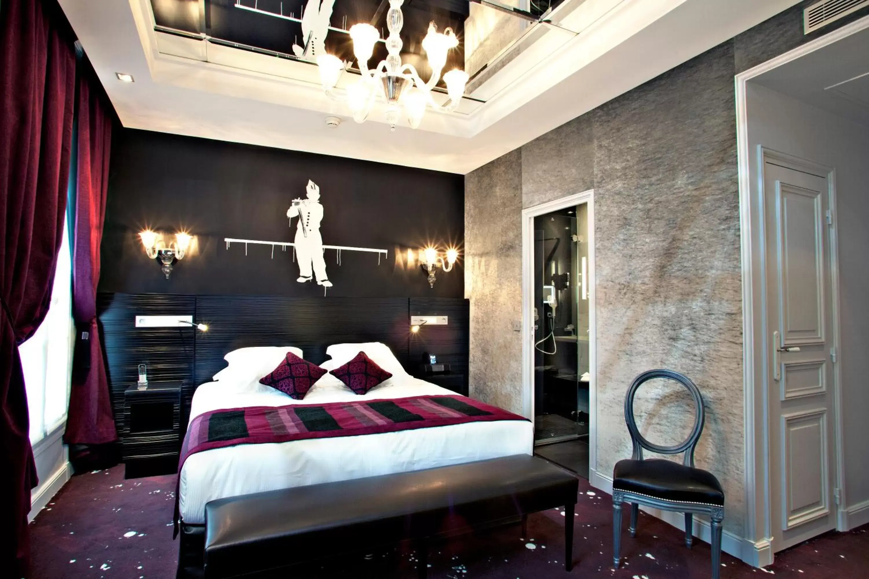 Photo of the whole room, Bed in Maison Albar Hotels Le Champs-Elysées