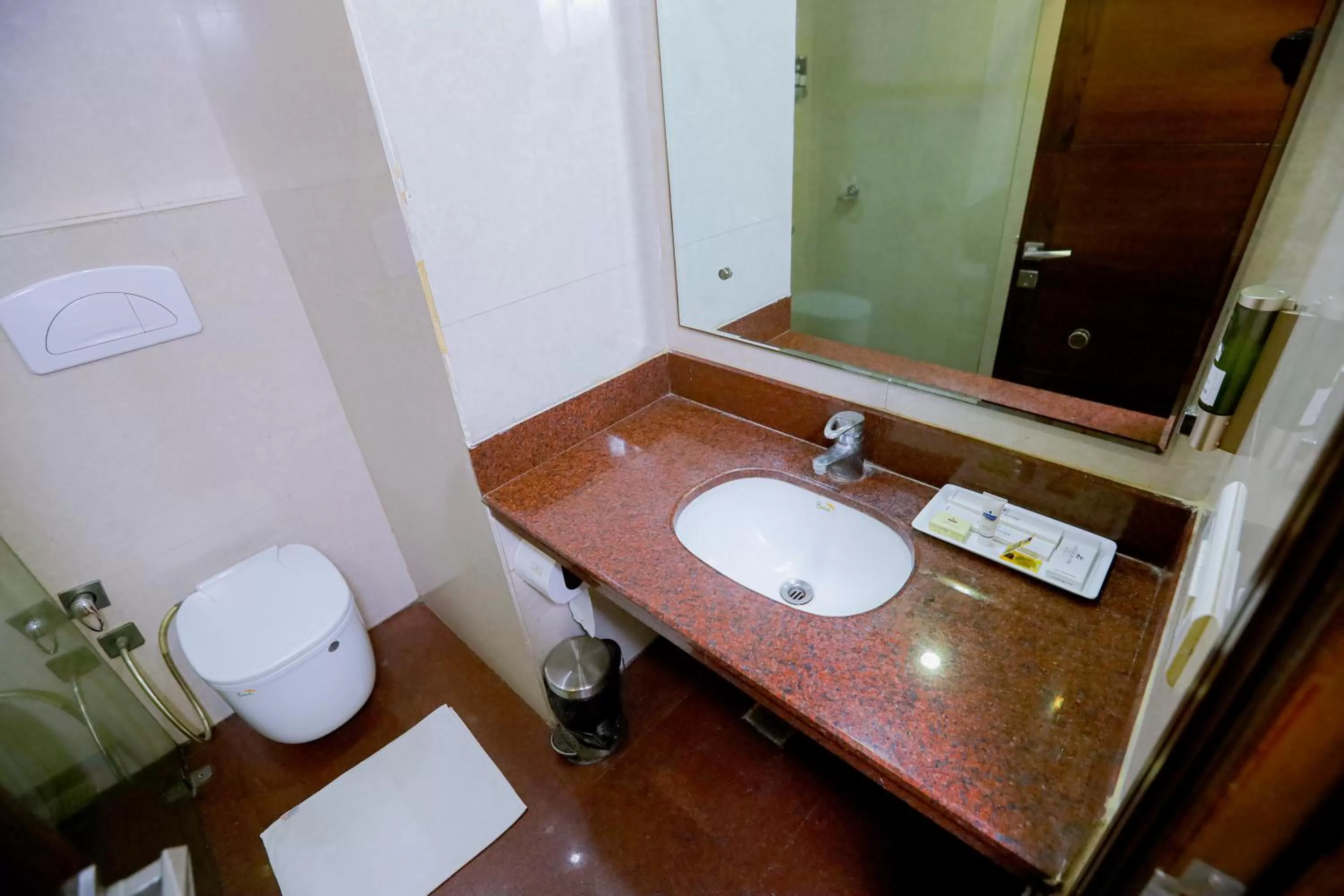 Bathroom in Hotel Leela Grande