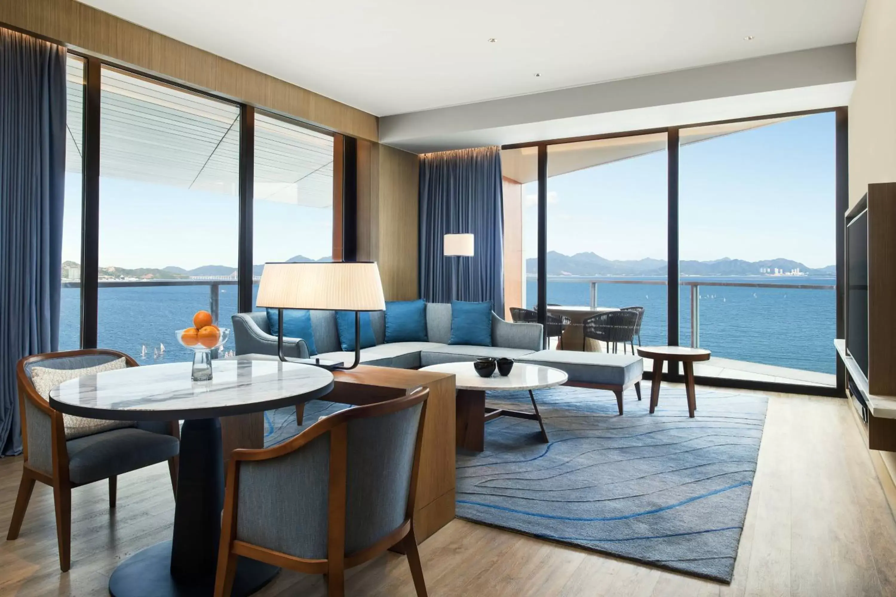 Photo of the whole room, Sea View in Le Méridien Xiaojing Bay