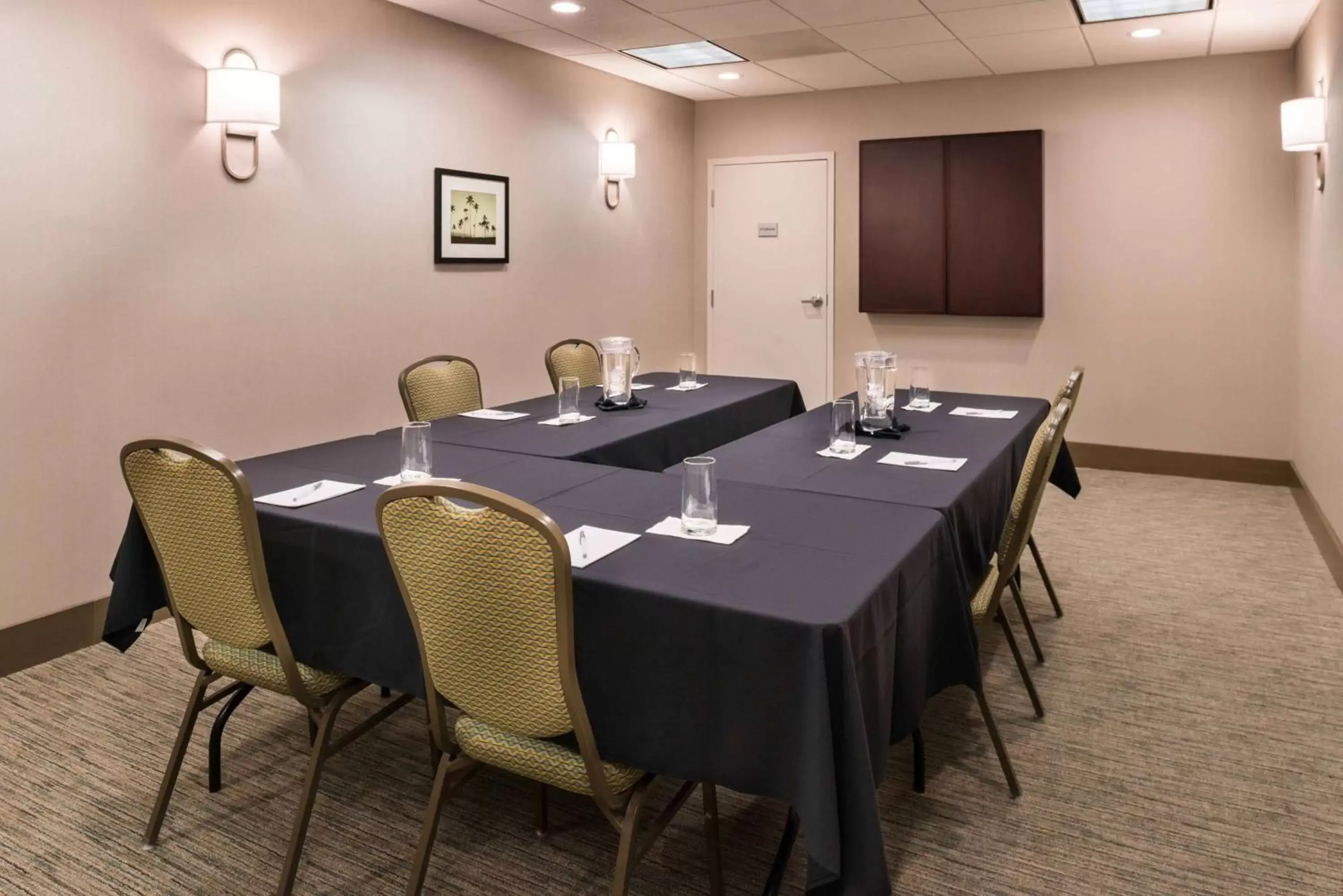 Meeting/conference room in Hampton Inn Channel Islands Harbor