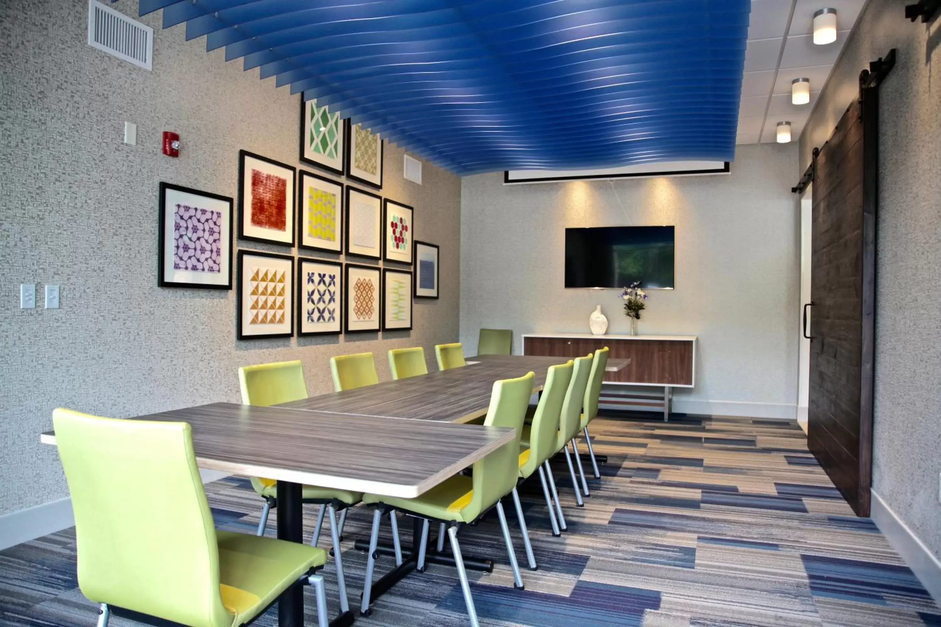 Meeting/conference room, Dining Area in Holiday Inn Express & Suites Oswego, an IHG Hotel