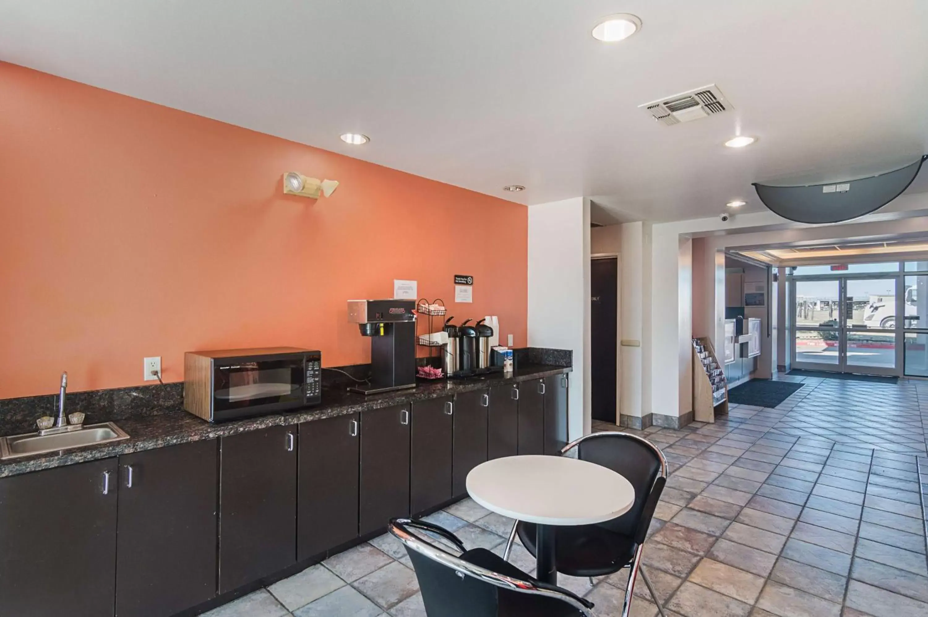 Lobby or reception, Restaurant/Places to Eat in Motel 6-Terrell, TX