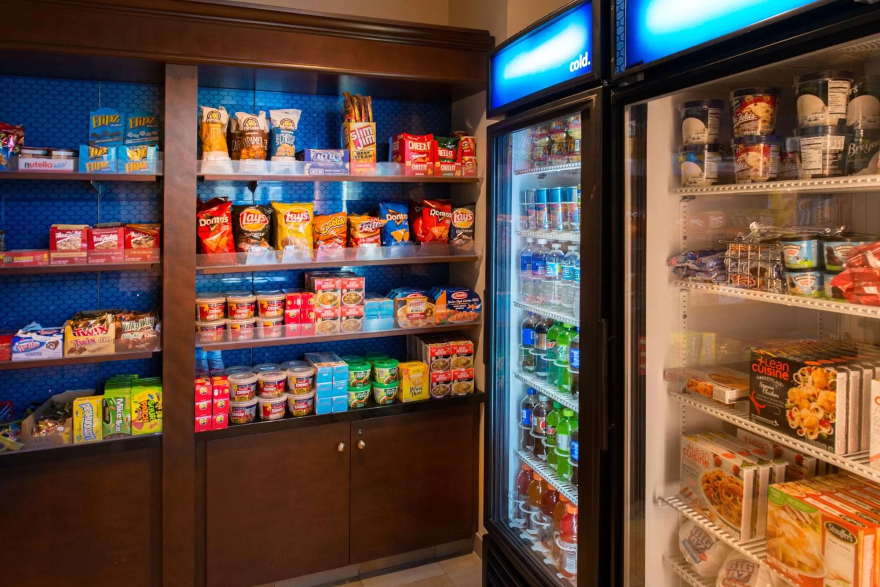 Restaurant/places to eat in Hampton Inn & Suites National Harbor/Alexandria Area