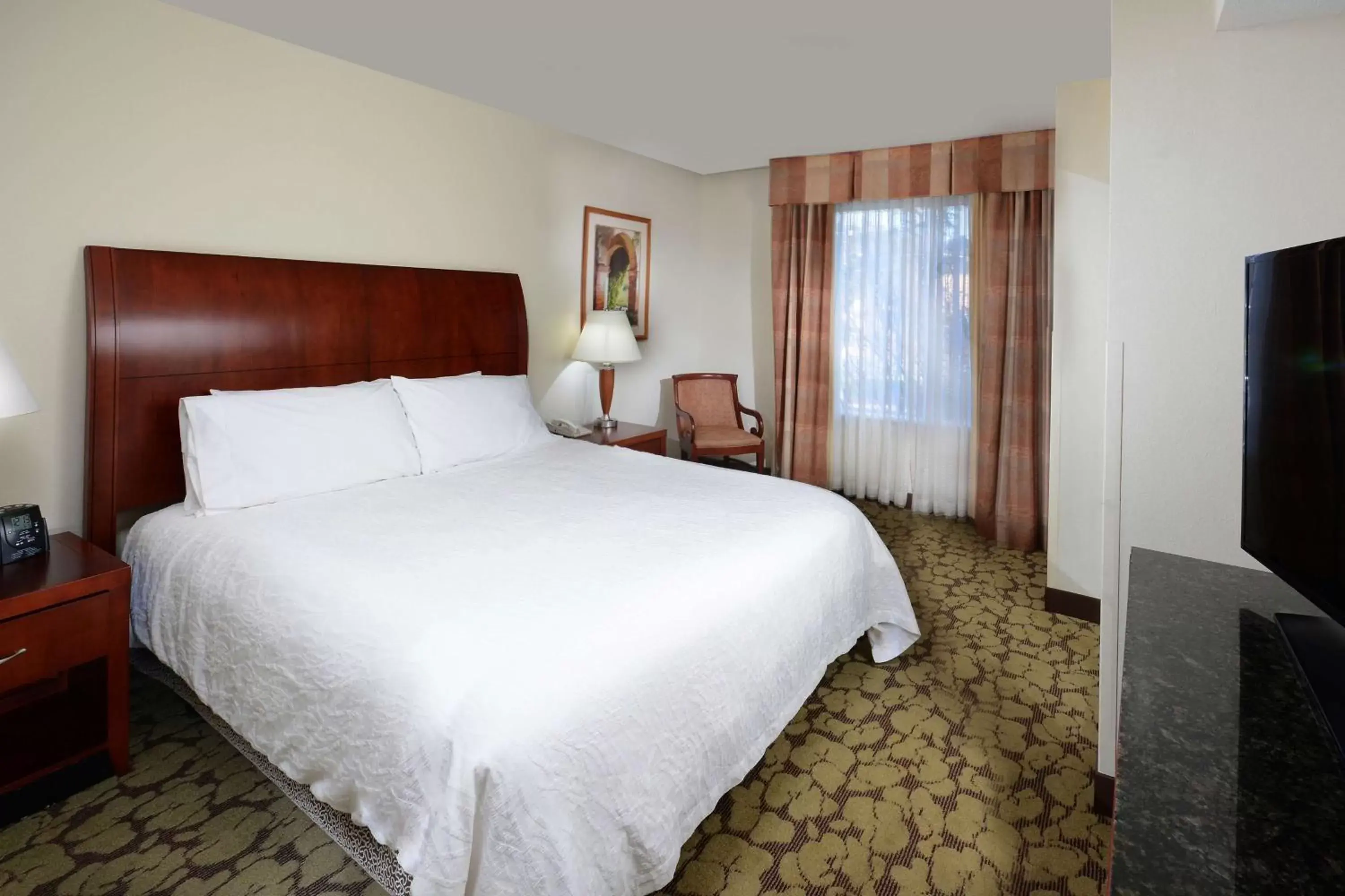 Bedroom, Bed in Hilton Garden Inn Greensboro