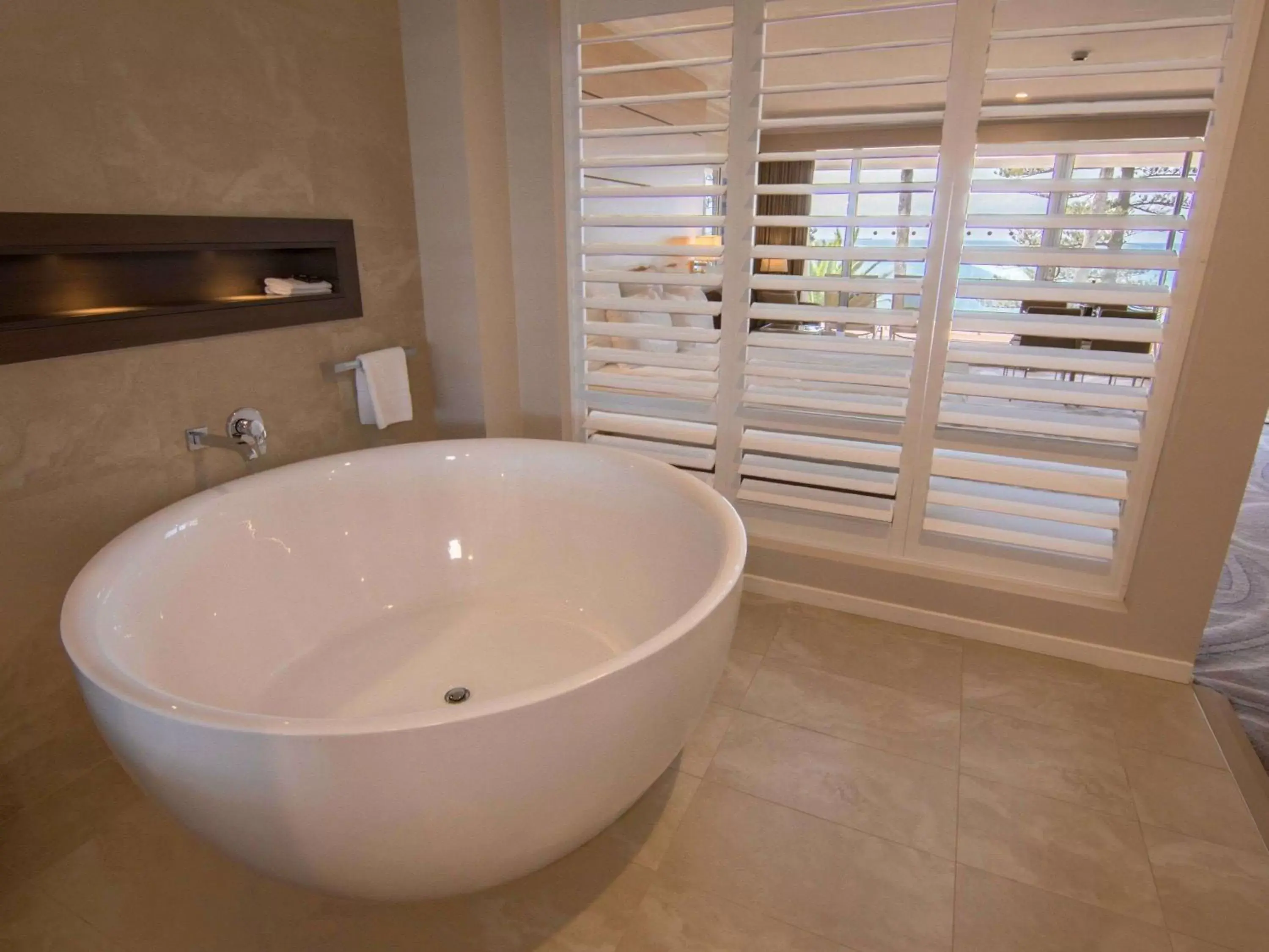 Photo of the whole room, Bathroom in Novotel Wollongong Northbeach