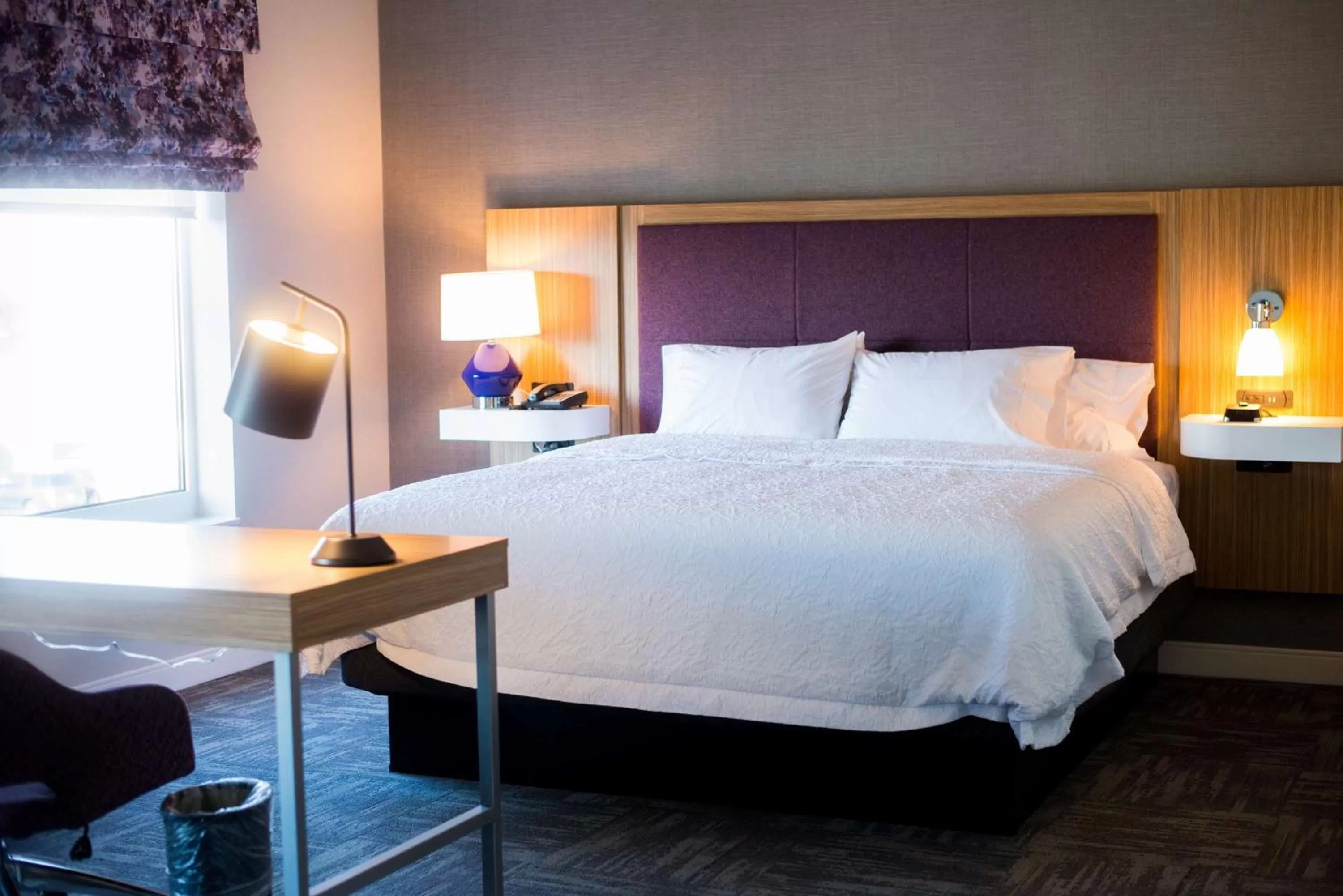 Bedroom, Bed in Hampton Inn & Suites Warrington Horsham