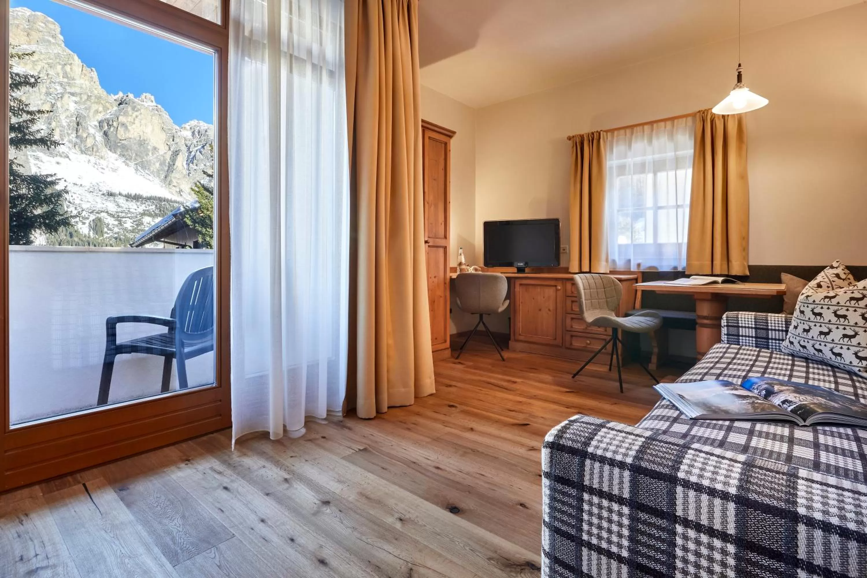 Day, Bed in Hotel Marmolada