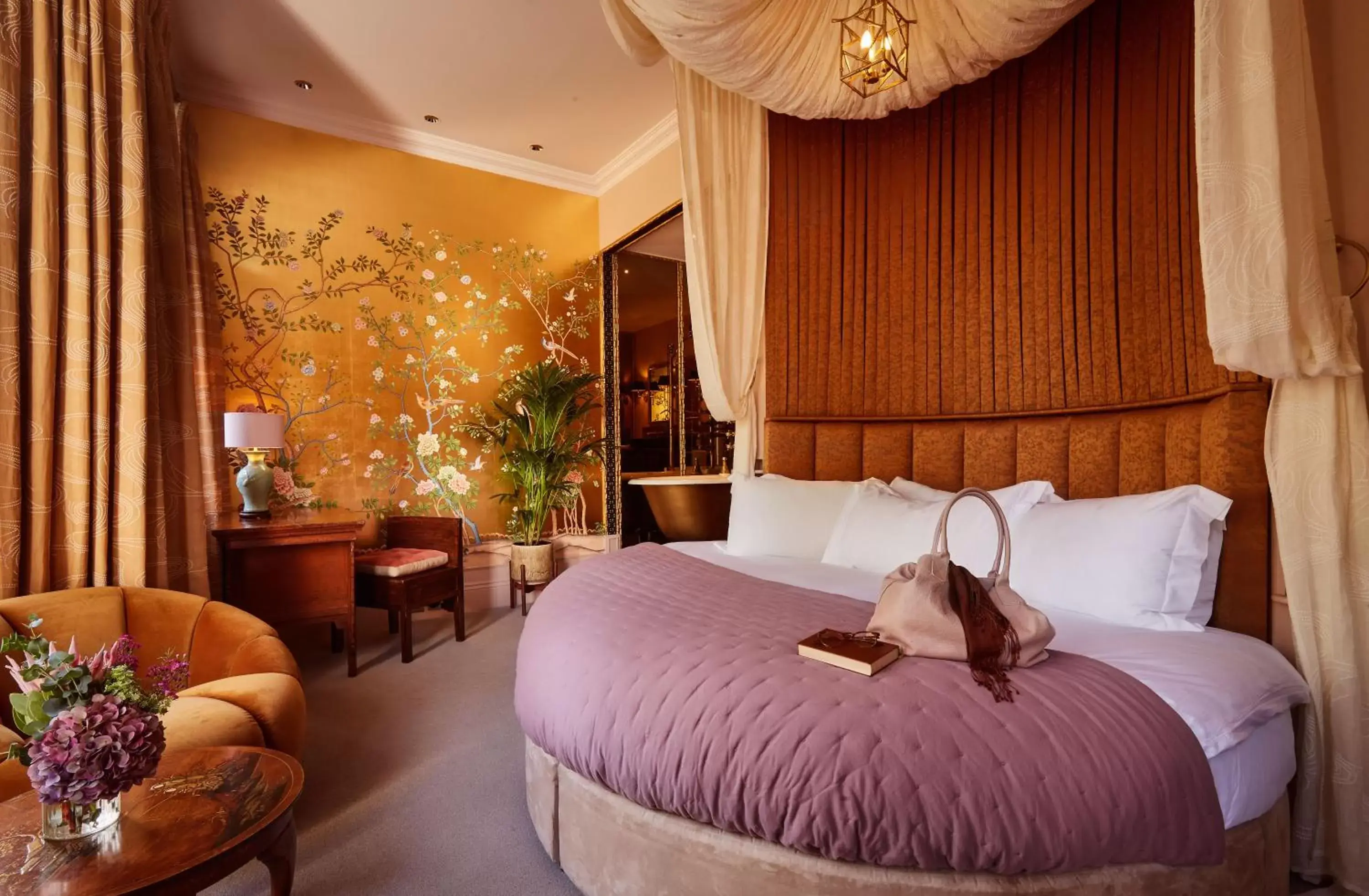 Photo of the whole room, Bed in The Portobello Hotel