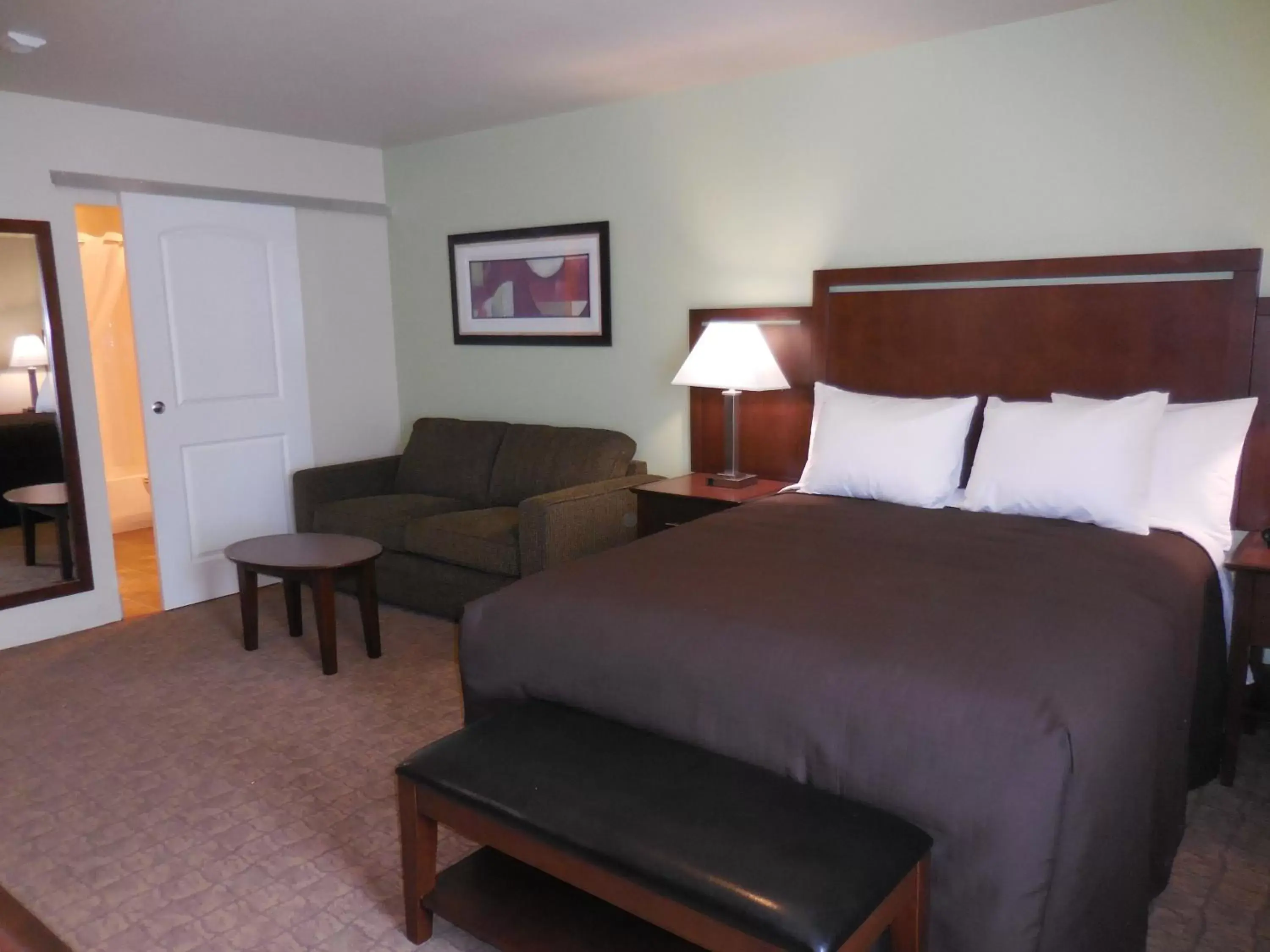 Bed in Aspen Suites Hotel Haines