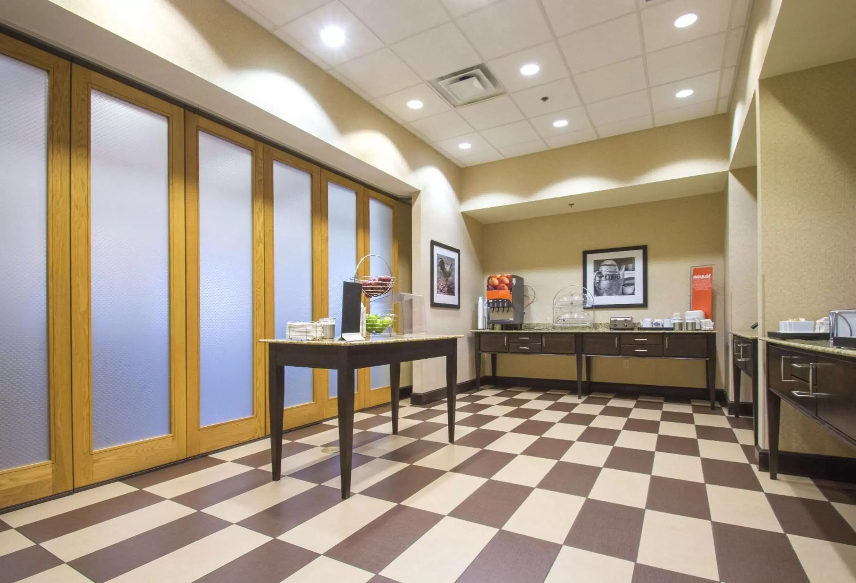 Dining area in Hampton Inn Greenville