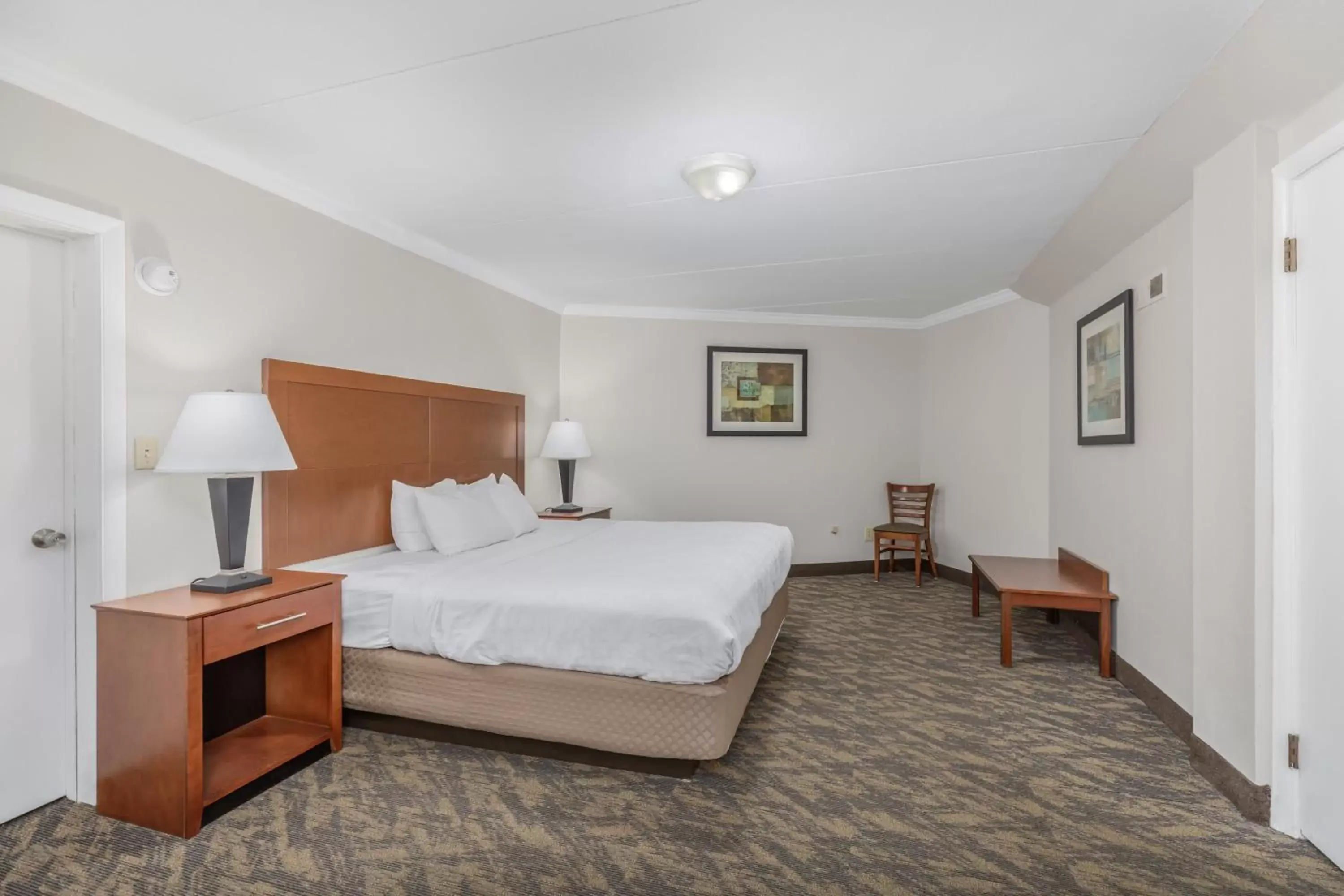 Bed in Crossroads Inn & Suites