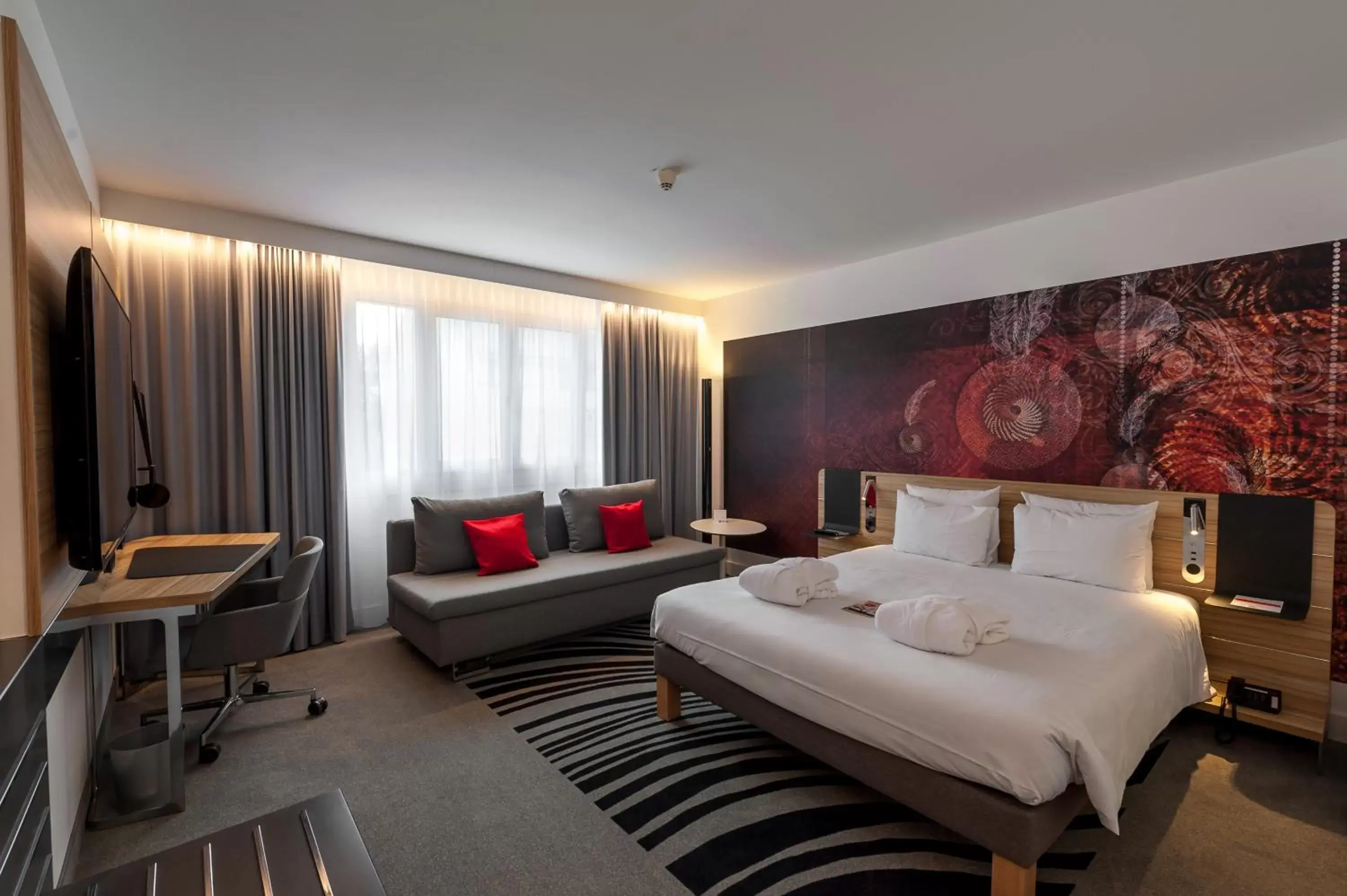 Photo of the whole room, Bed in Novotel München City