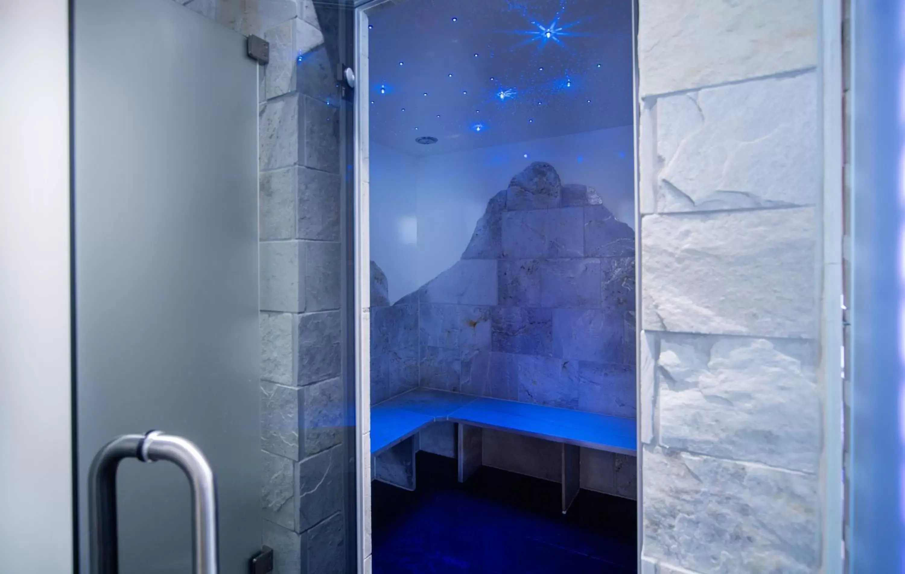 Spa and wellness centre/facilities, Bathroom in Wellness- und Schneesporthotel Christiania