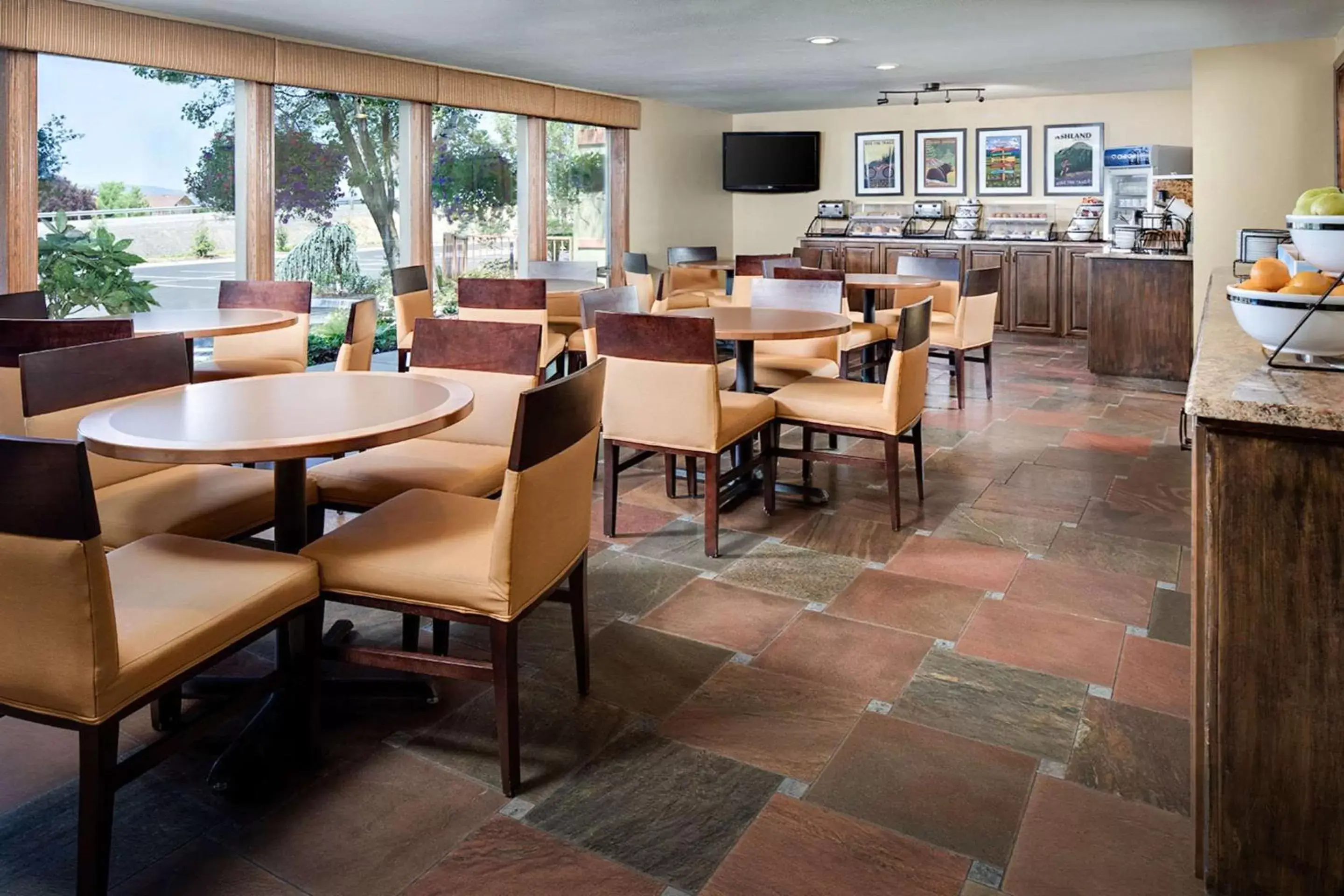 Restaurant/Places to Eat in Comfort Inn & Suites Ashland