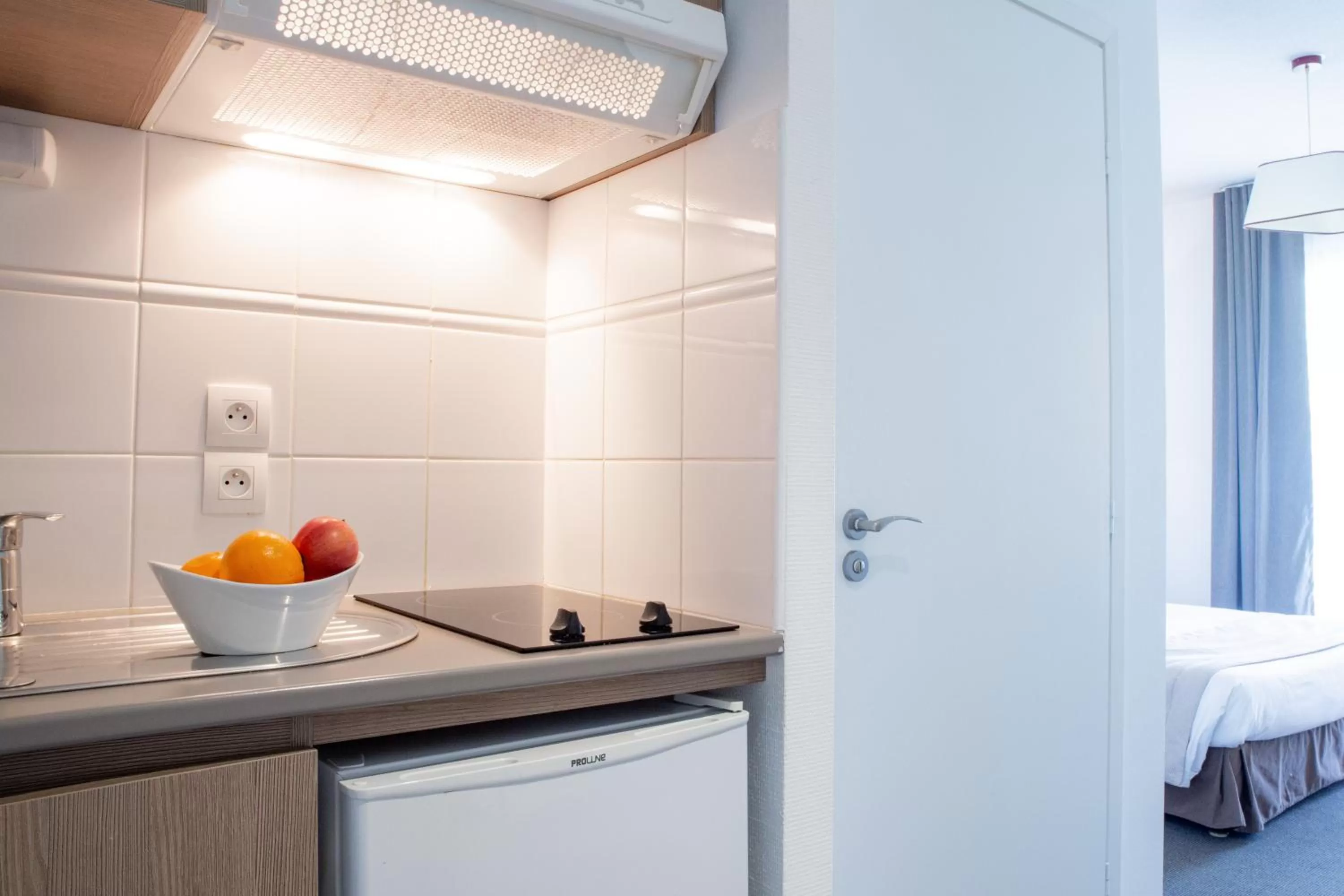 Kitchen or kitchenette, Bed in Comfort Aparthotel Cannes Mandelieu