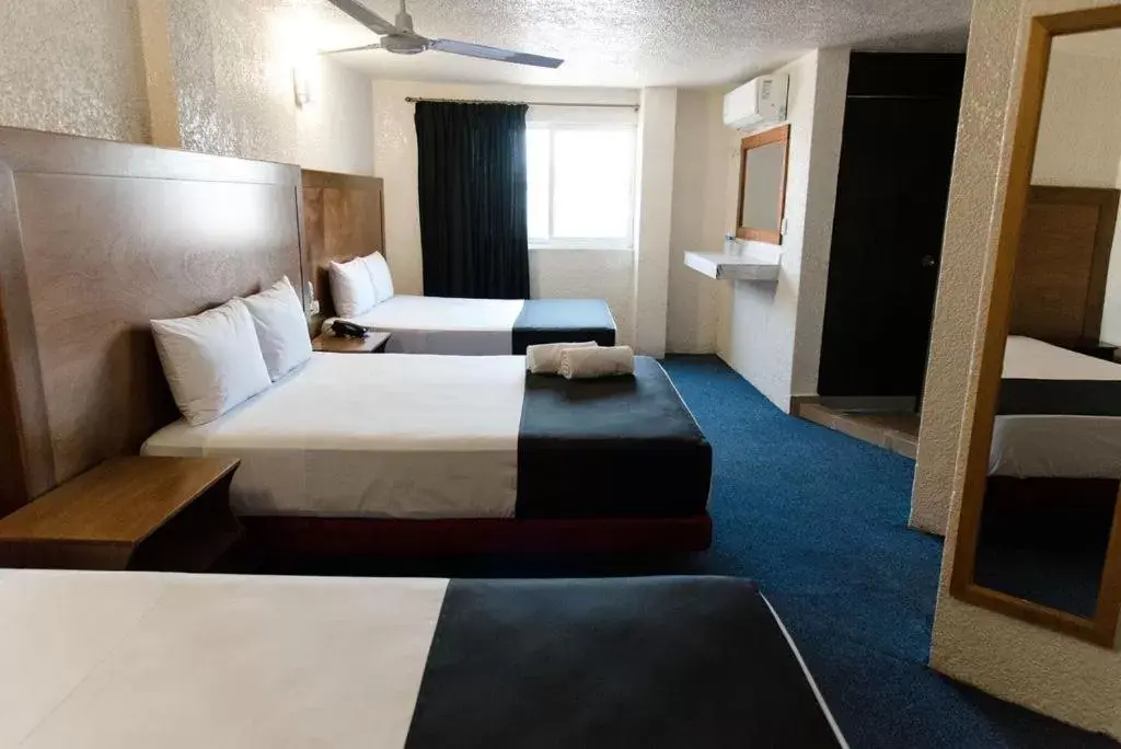 Bedroom, Bed in Hotel Central Irapuato - Hotel en Irapuato