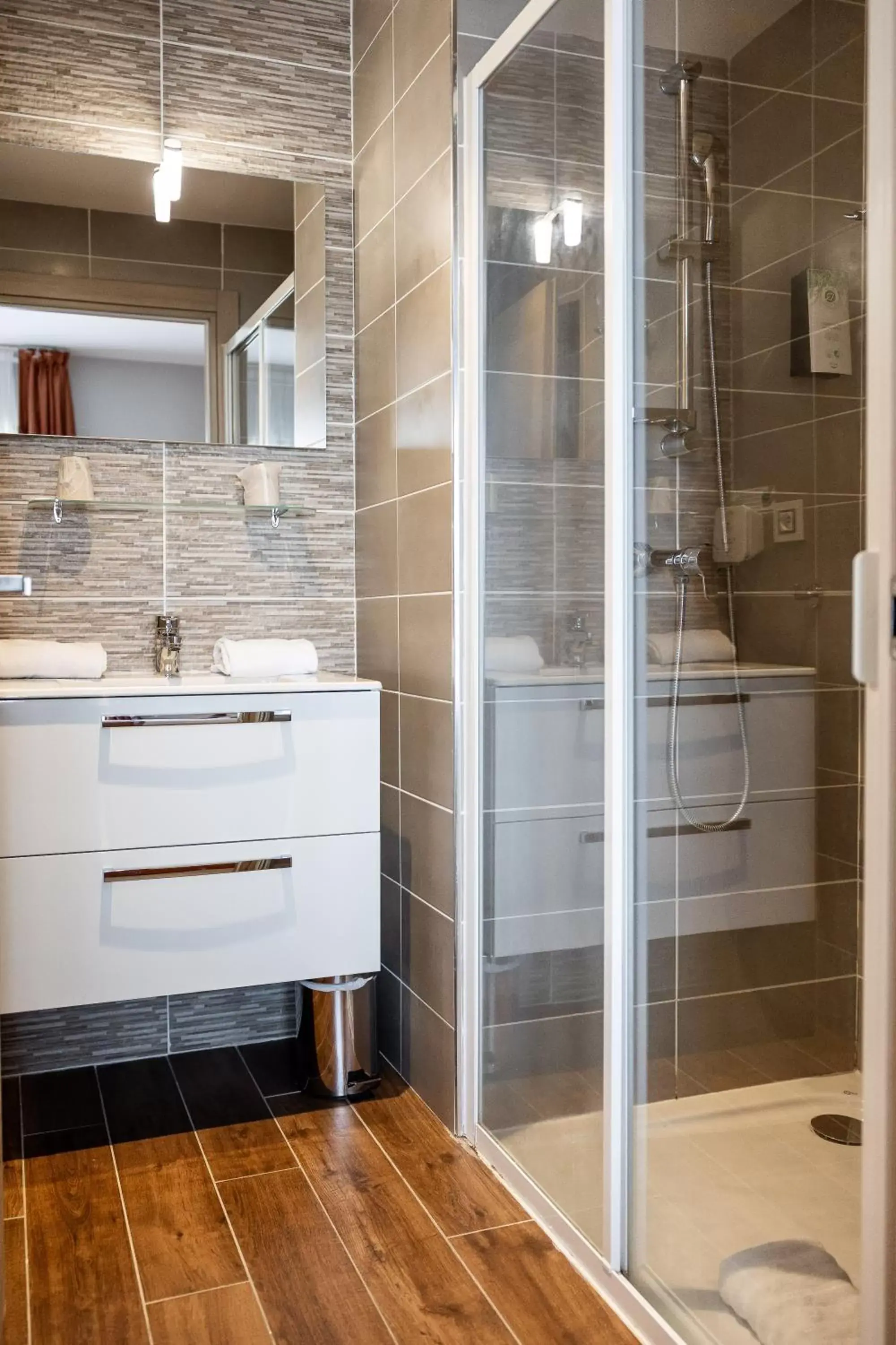 Shower, Bathroom in Hôtel Le Bastia