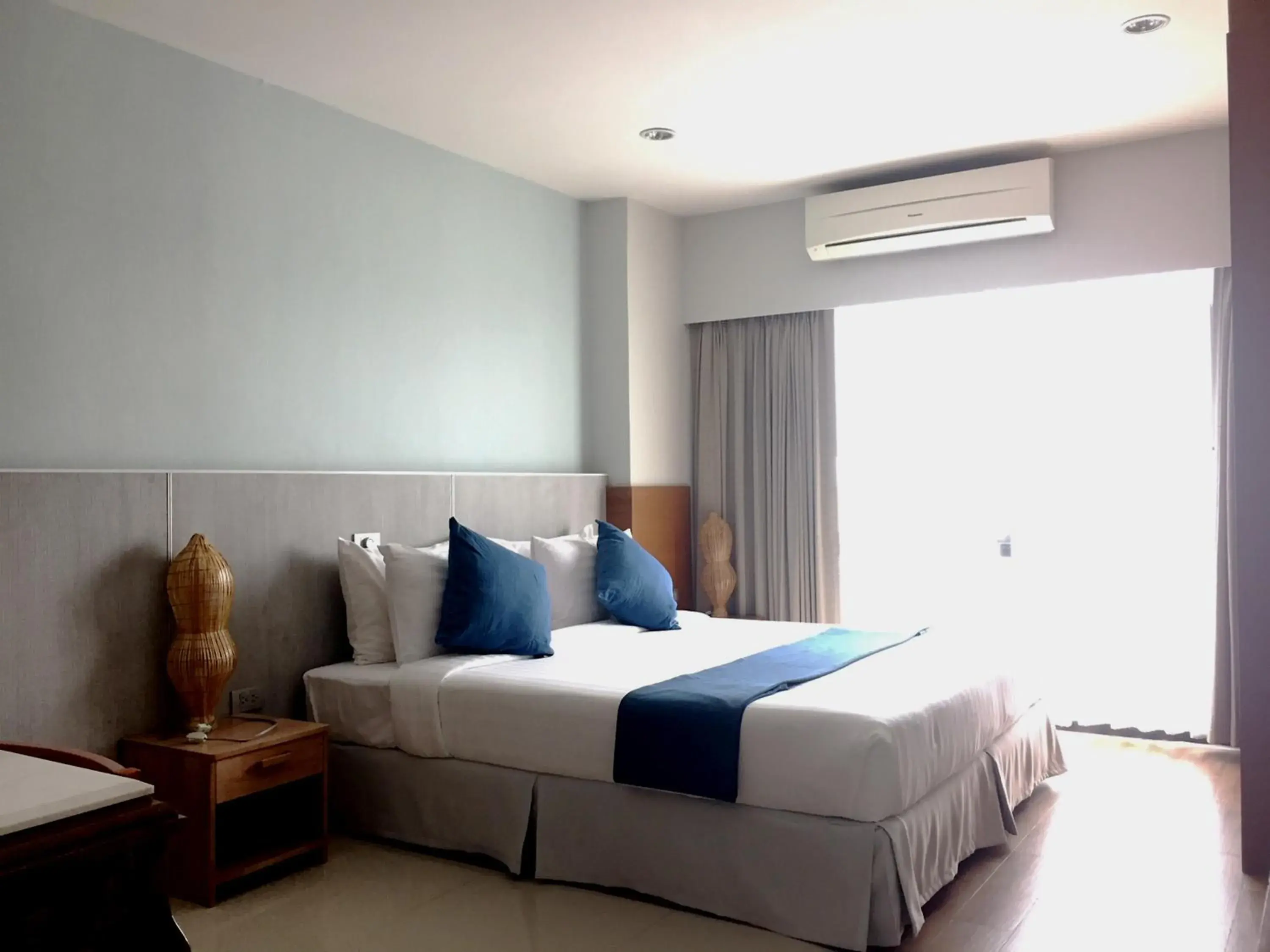 Bed in CRYSTAL JADE  RAYONG HOTEL