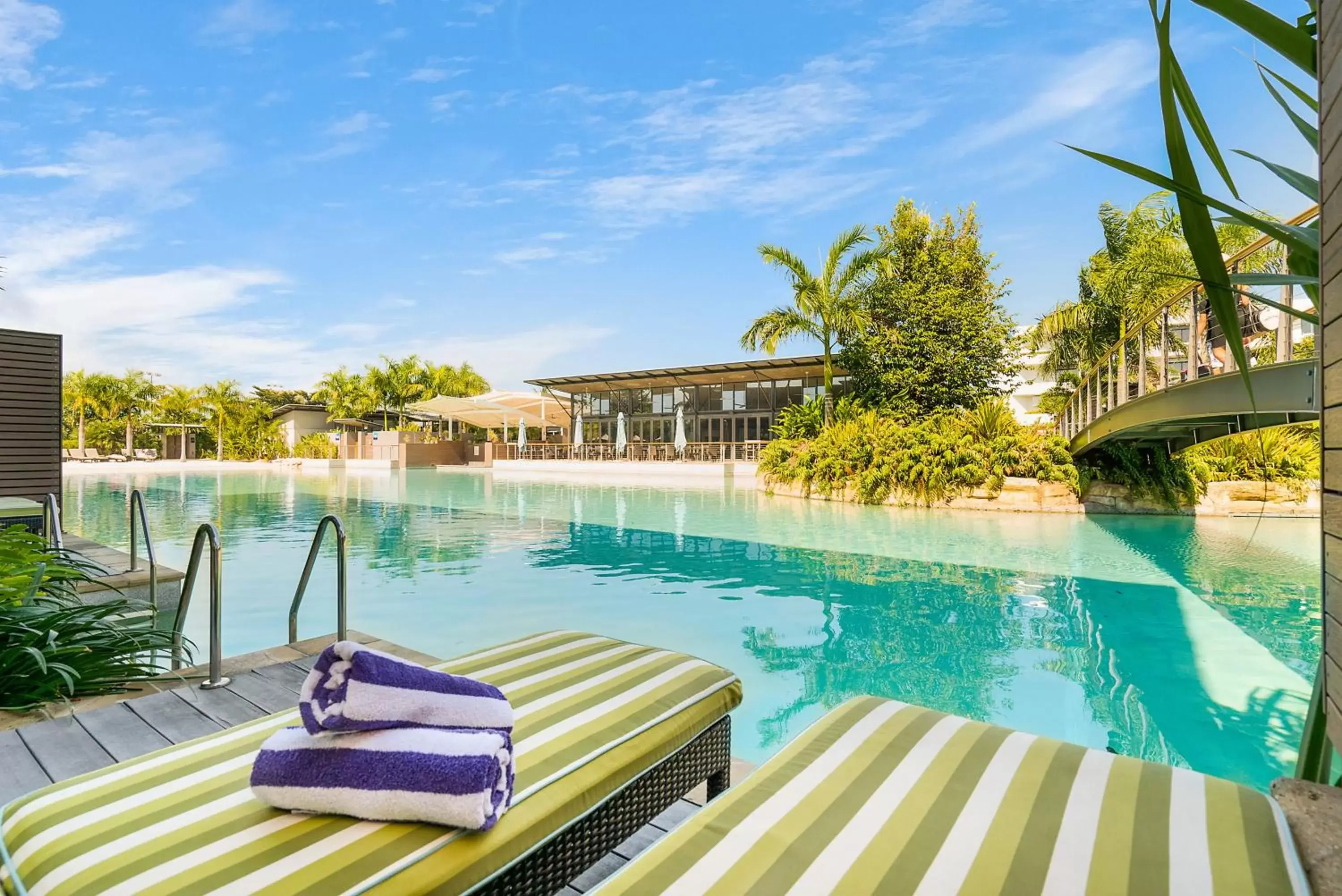 Balcony/Terrace, Swimming Pool in Mindil Beach Casino Resort