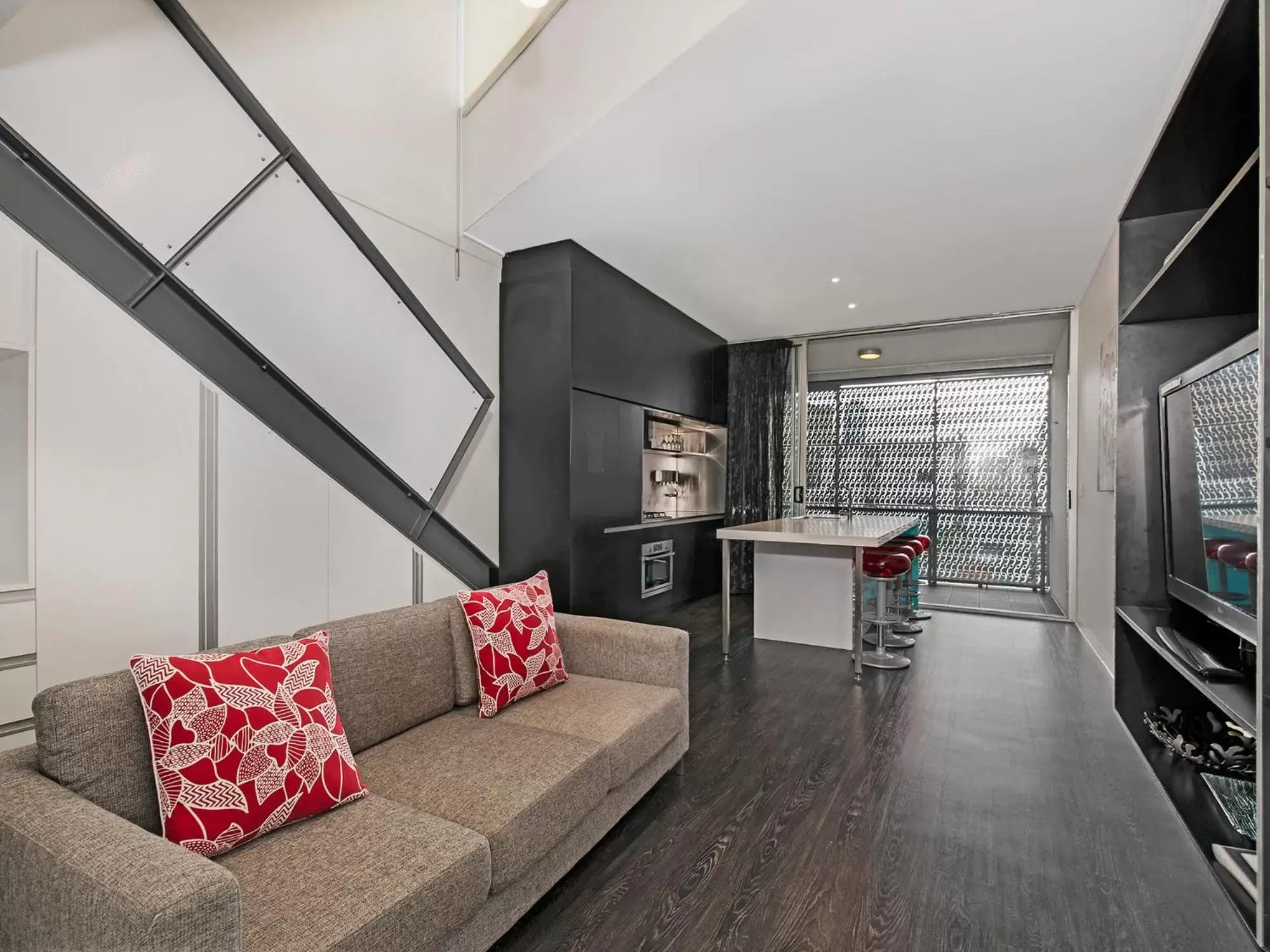 Kitchen or kitchenette, Seating Area in The Miro Apartments