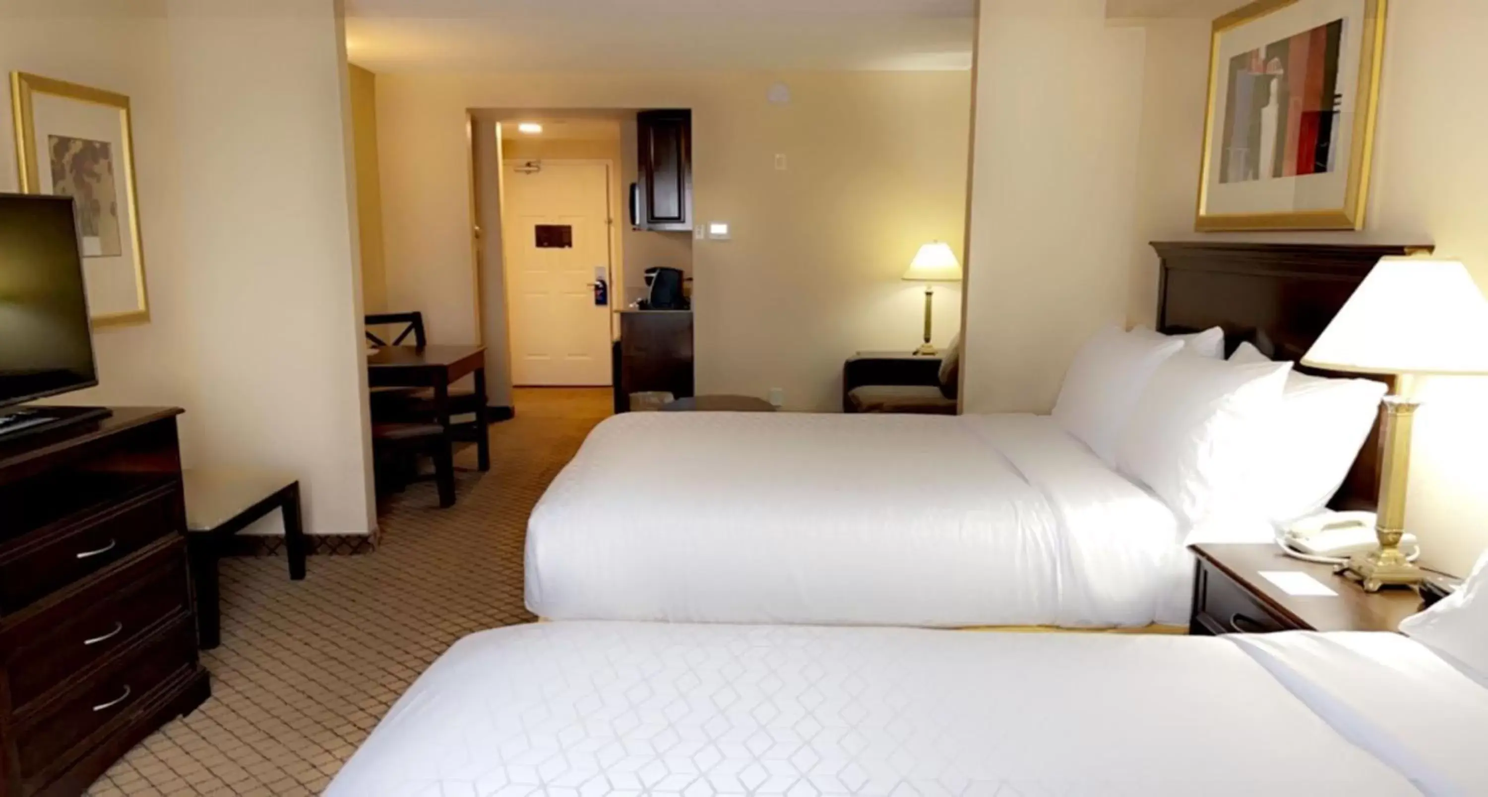 Photo of the whole room, Bed in Holiday Inn Express & Suites Huntsville, an IHG Hotel