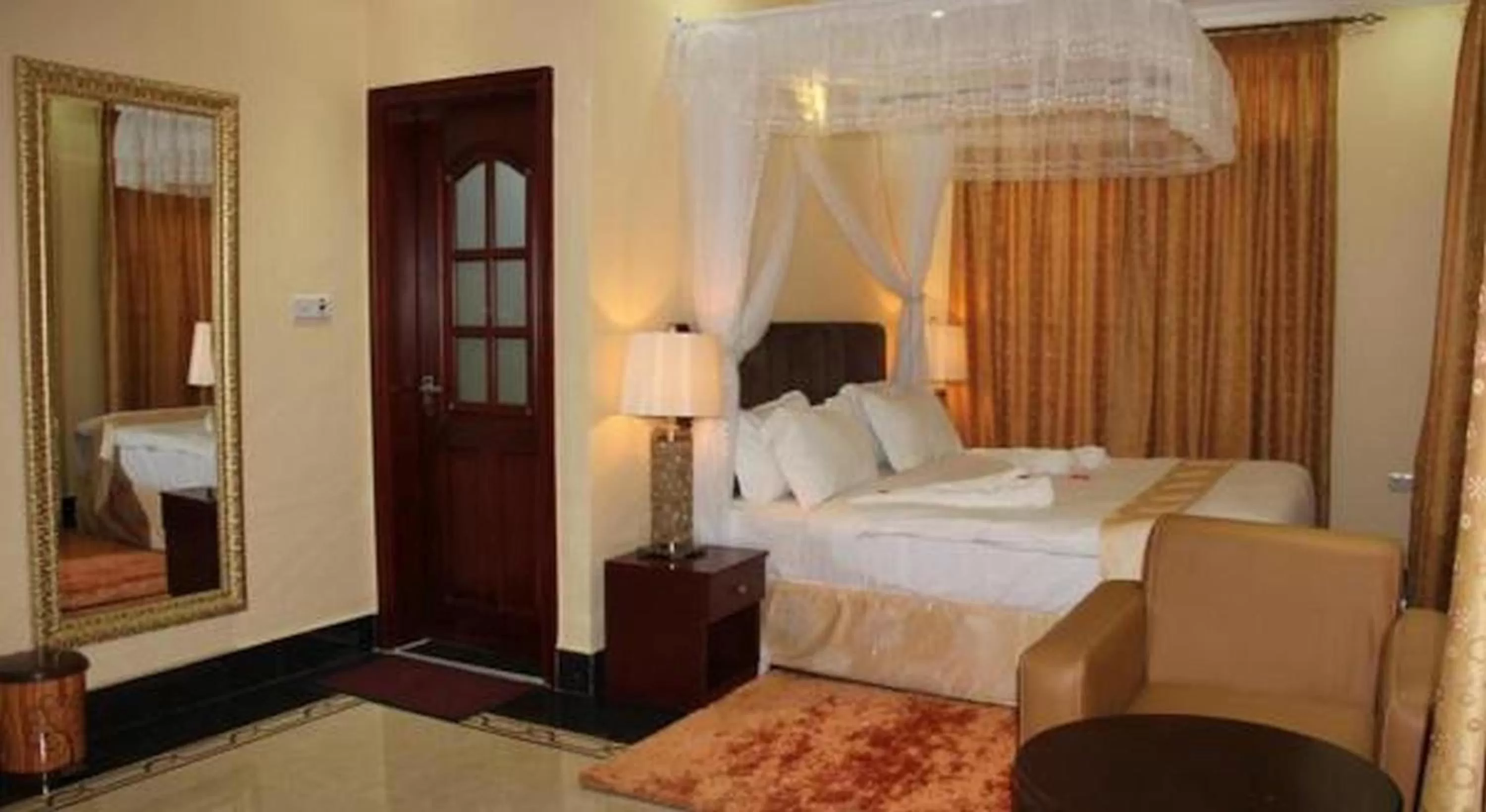 Photo of the whole room, Bed in Lantana Hotel