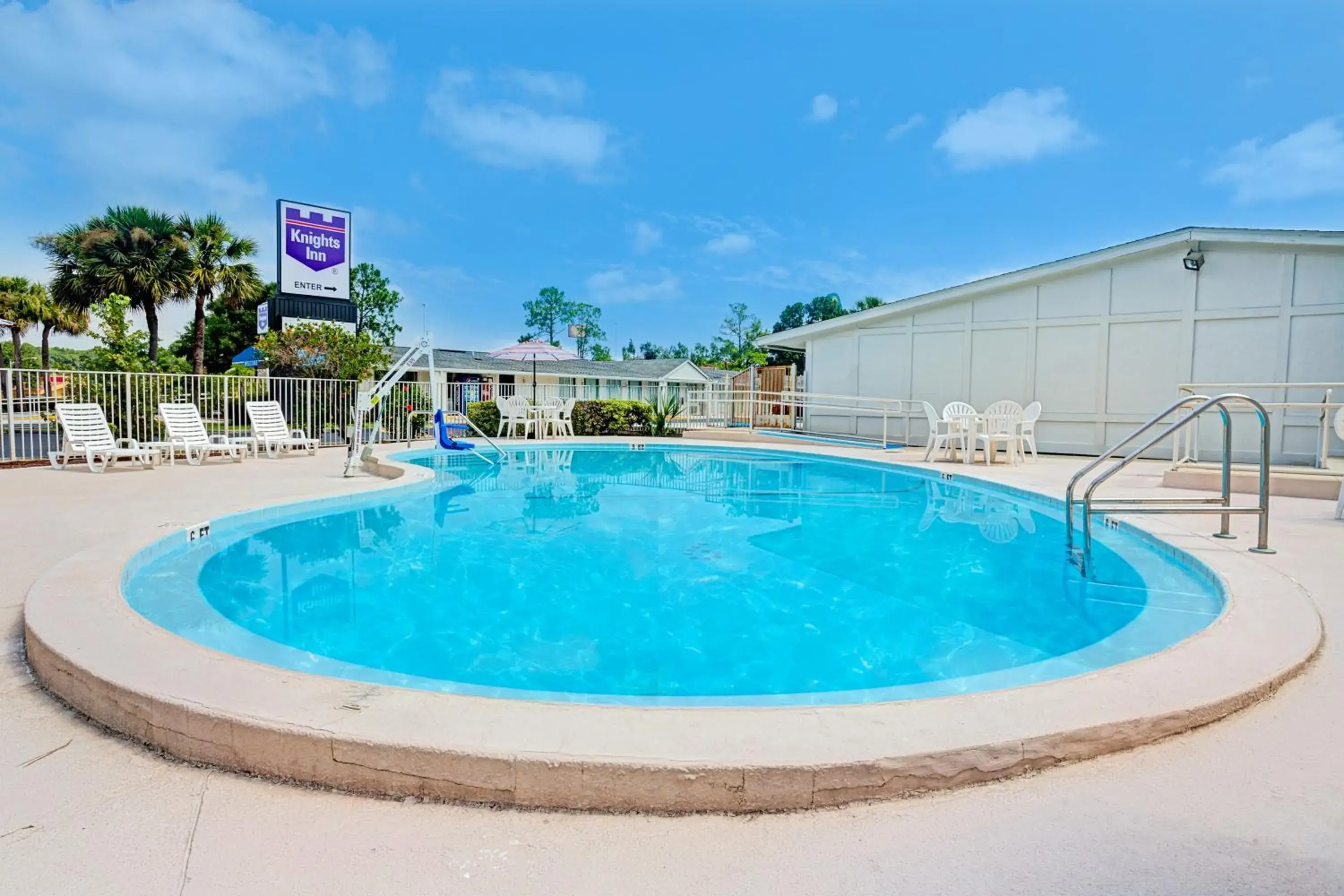 Swimming Pool in Knights Inn Jacksonville at Dix Ellis Trail