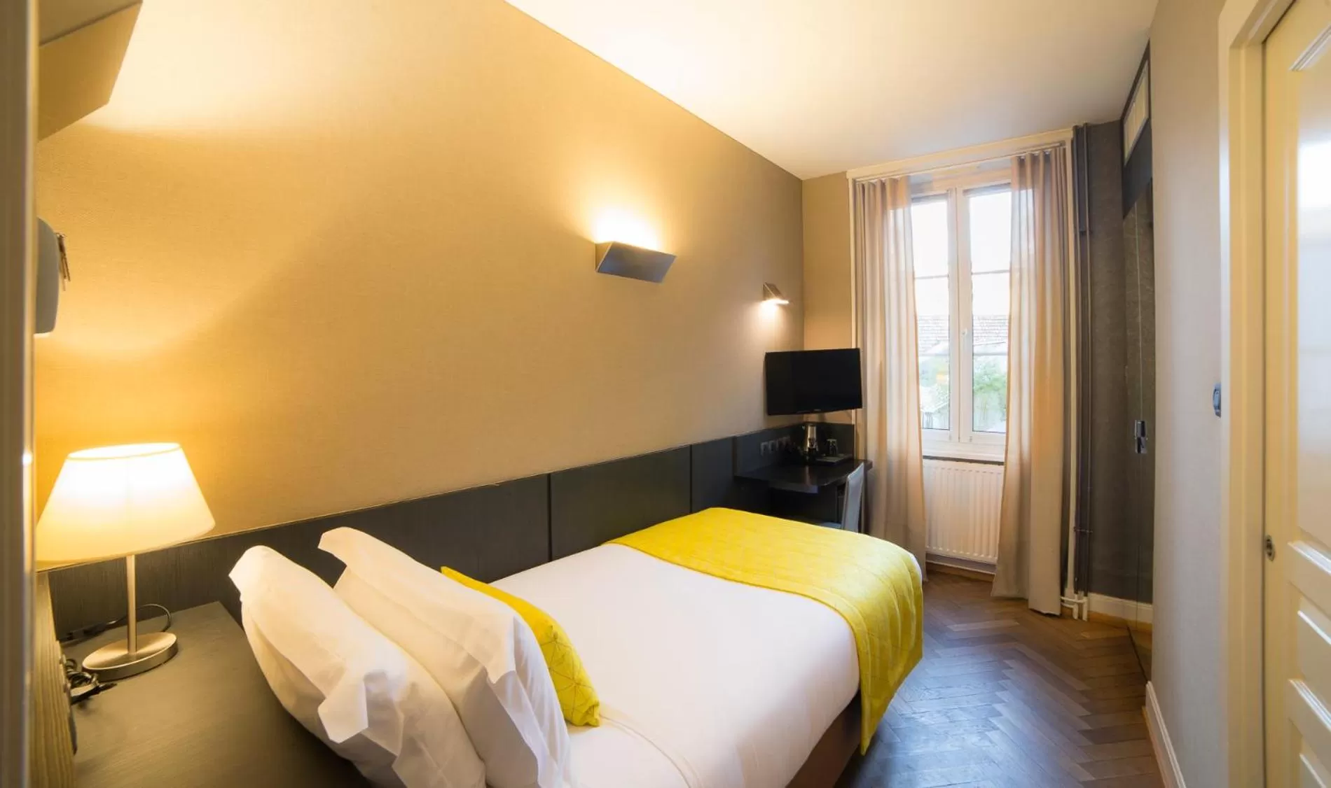 Photo of the whole room, Bed in HANNONG Hotel & Wine Bar