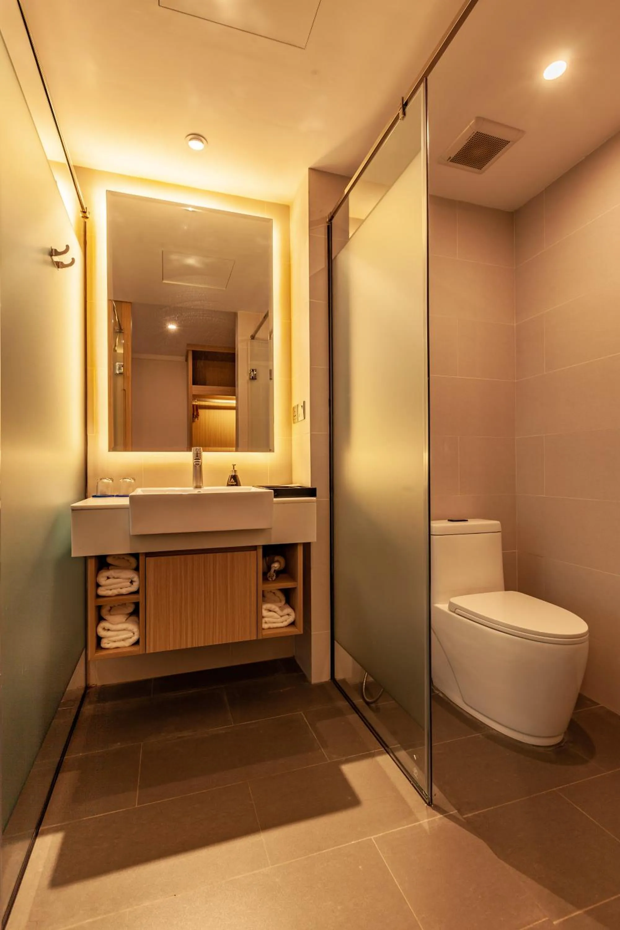 Toilet in An Phu Hotel