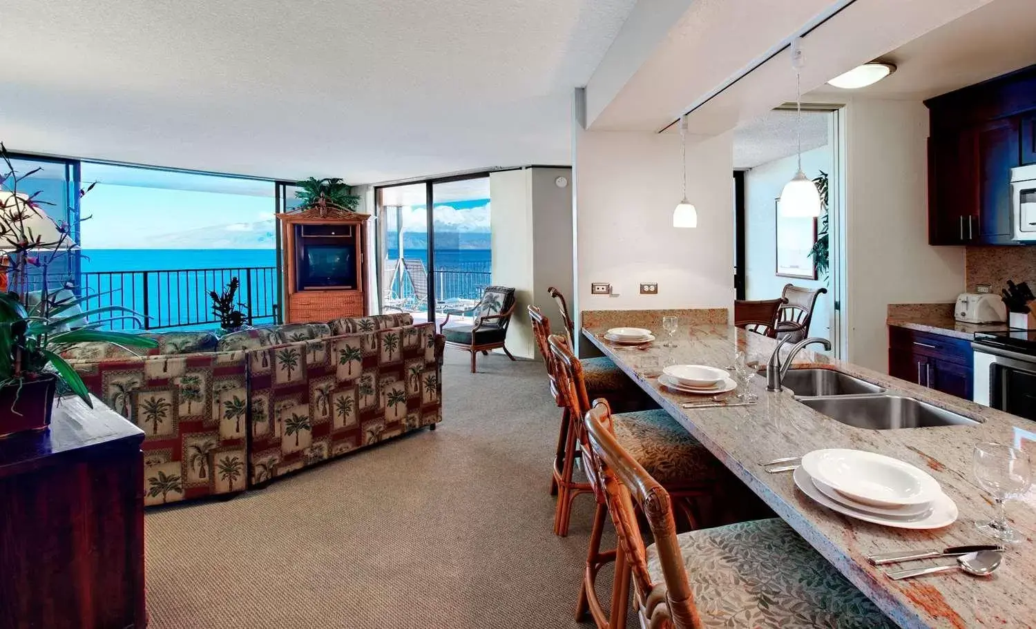 Kitchen or kitchenette, Dining Area in Aston Kaanapali Shores