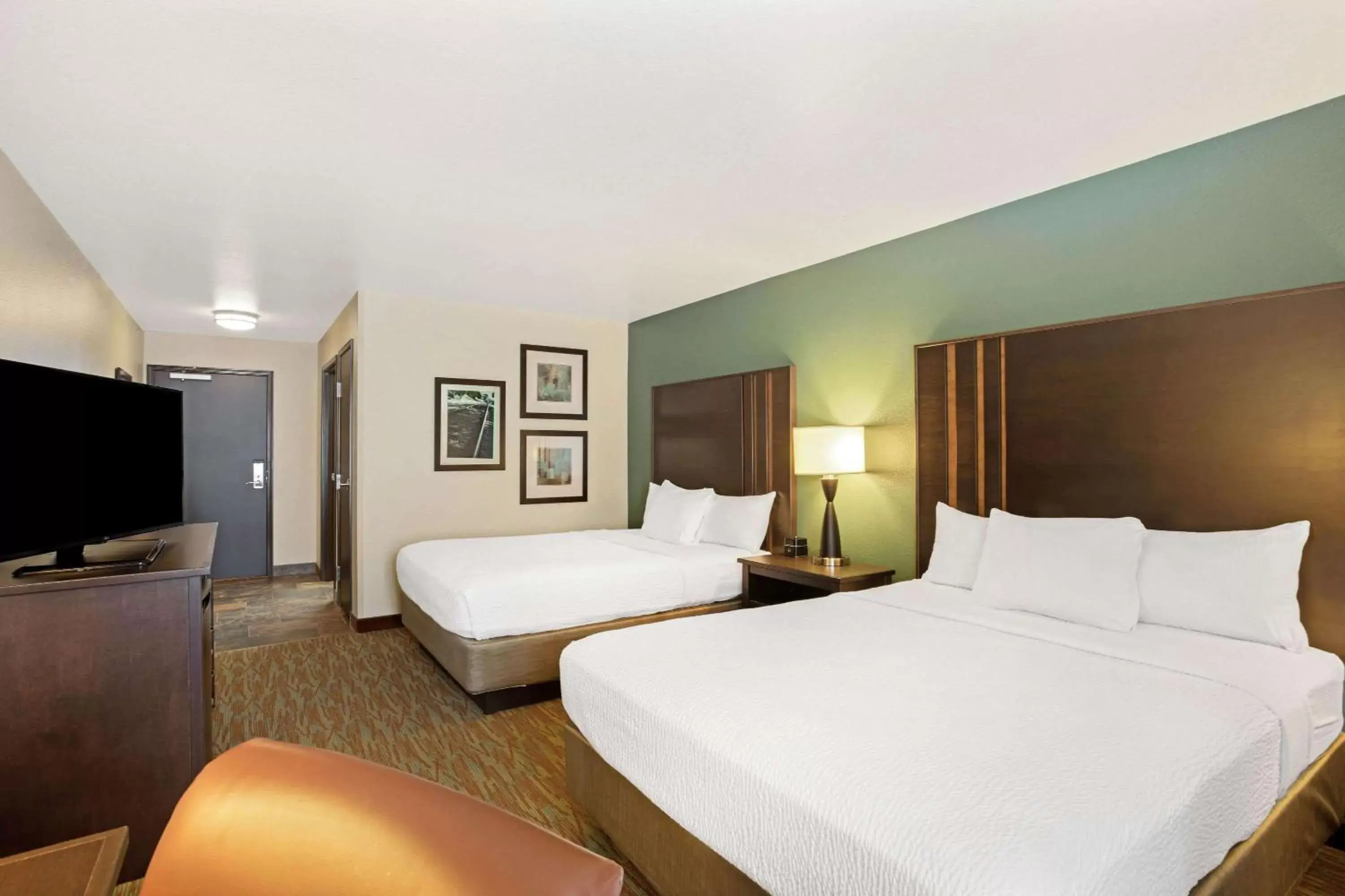 Queen Room with Two Queen Beds and Mobility/Hearing Access - Non-Smoking in La Quinta by Wyndham Gillette