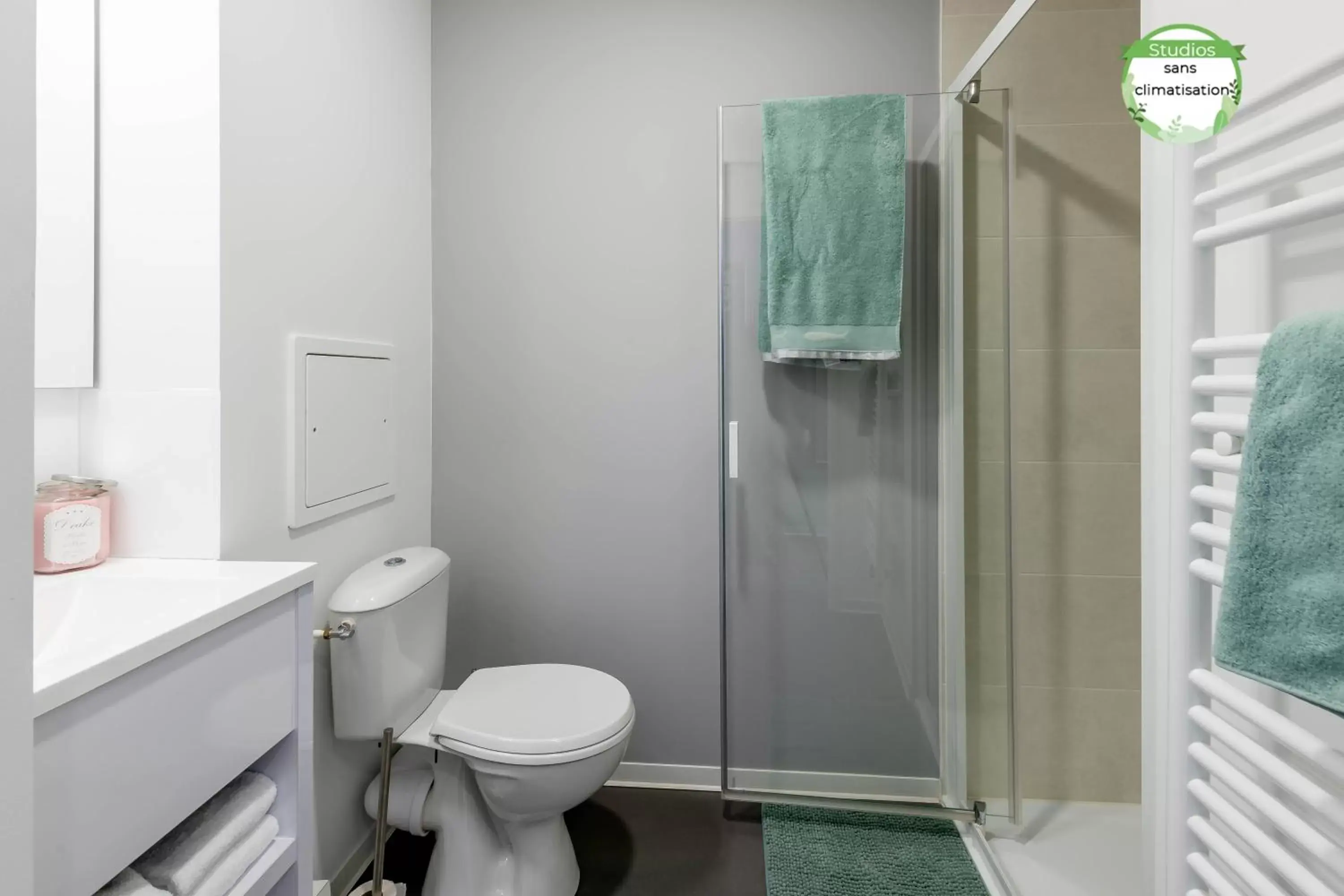 Bathroom in All Suites Bordeaux Marne – Gare Saint-Jean