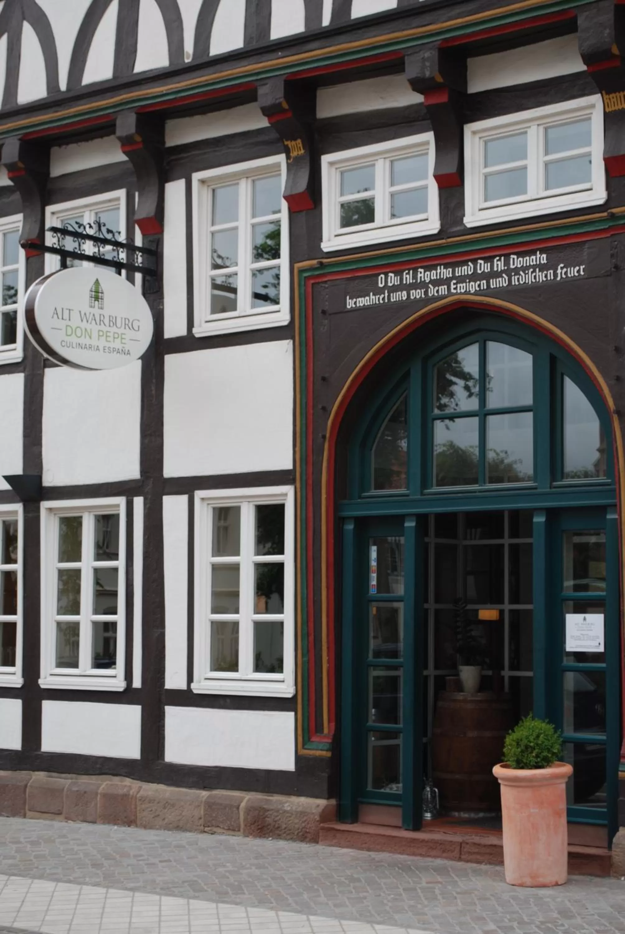 Facade/entrance in Alt Warburg