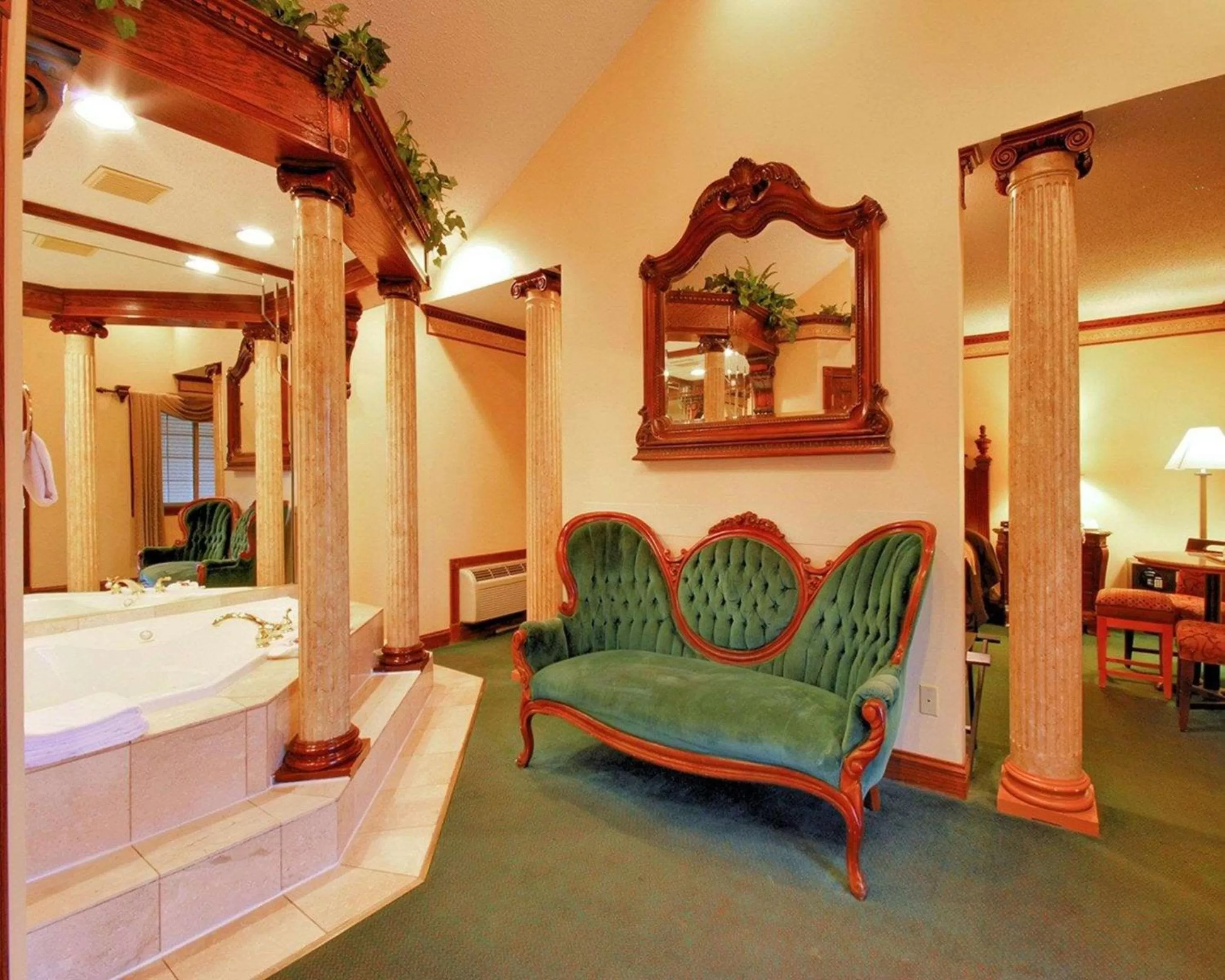 Photo of the whole room in Econo Lodge at the Falls North