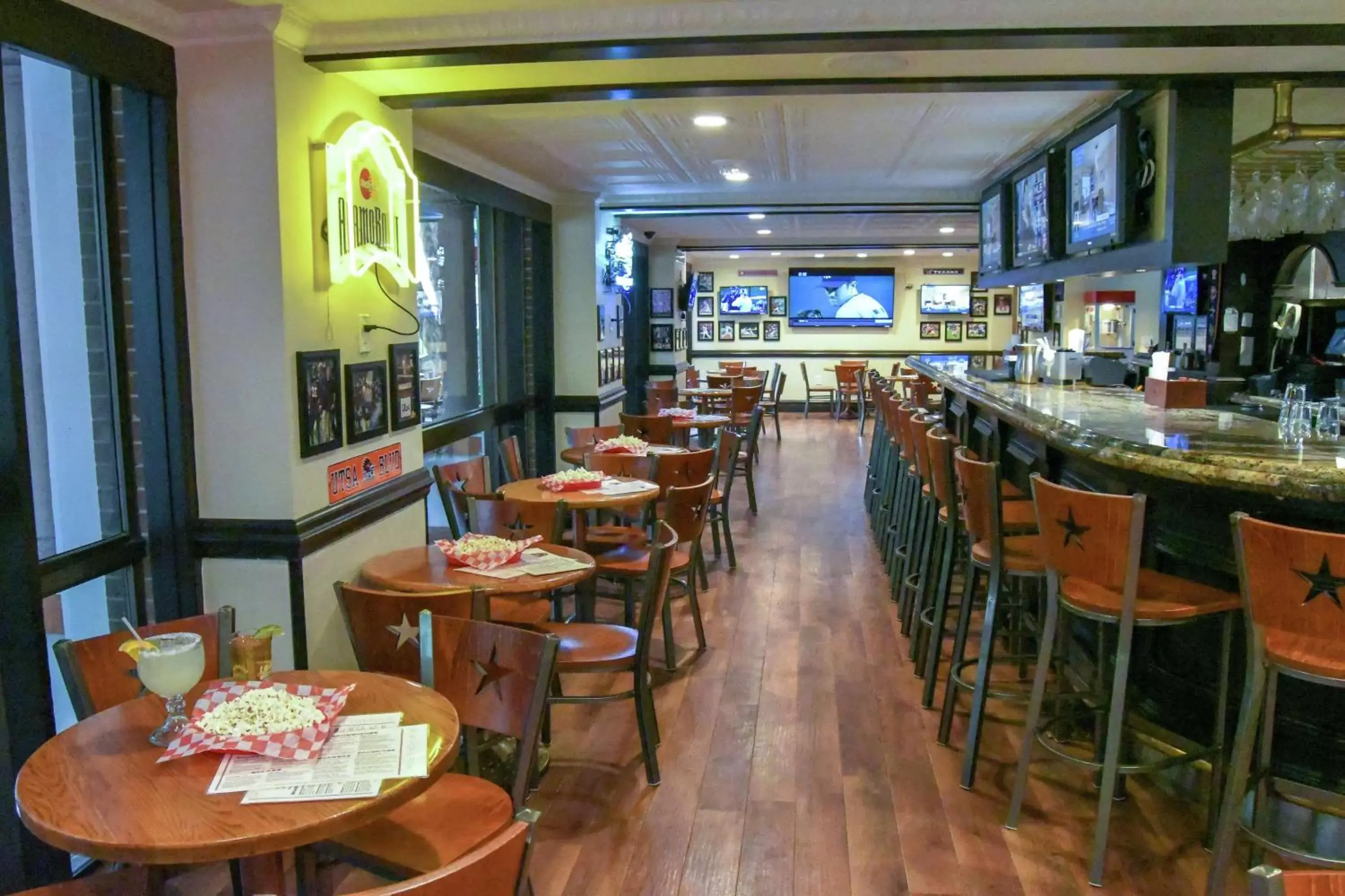 Lounge or bar, Restaurant/Places to Eat in Hilton Palacio del Rio