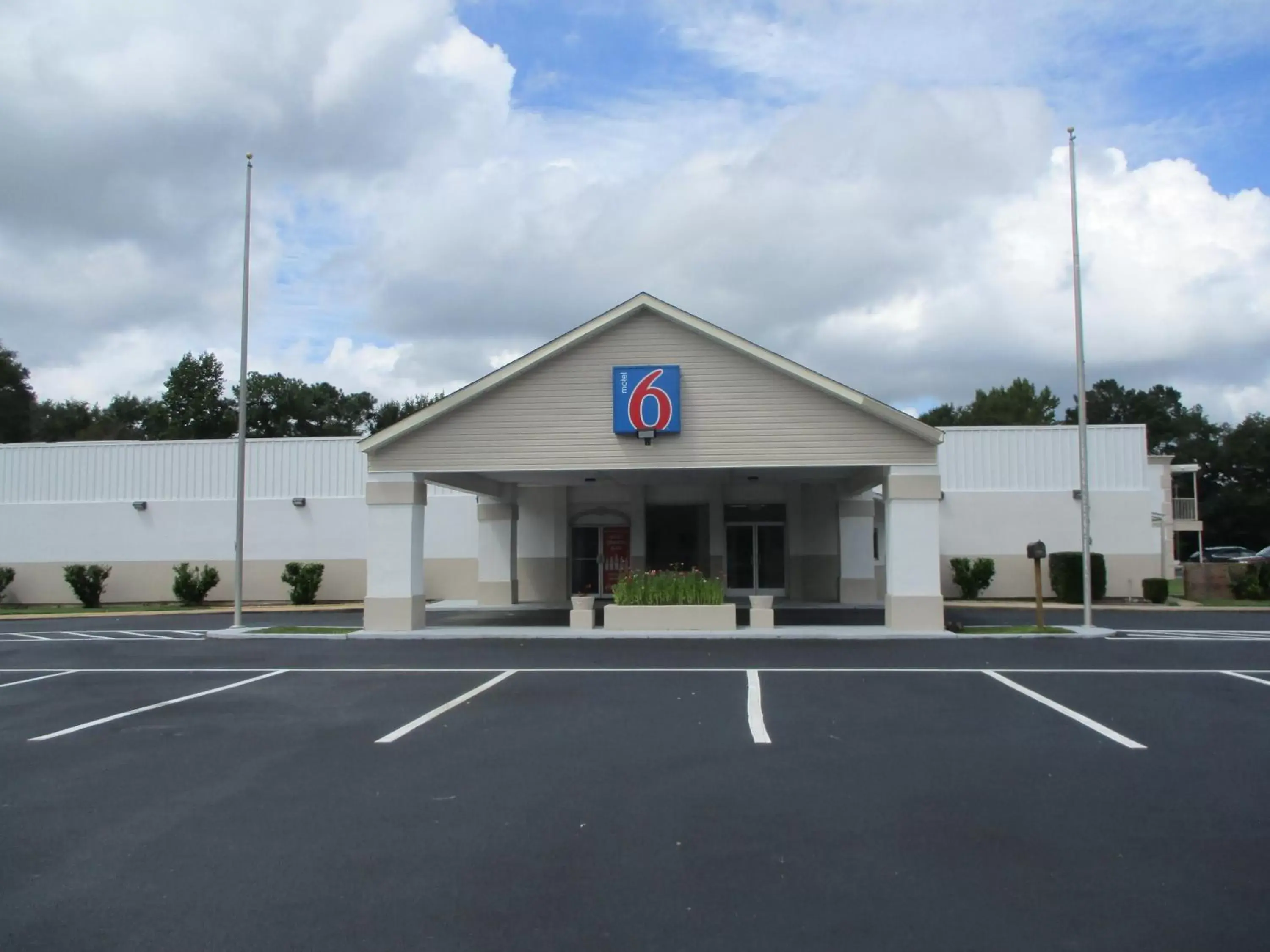 Facade/entrance in Motel 6-Bay Minette, AL Facade/entrance in Motel 6-Bay Minette, AL