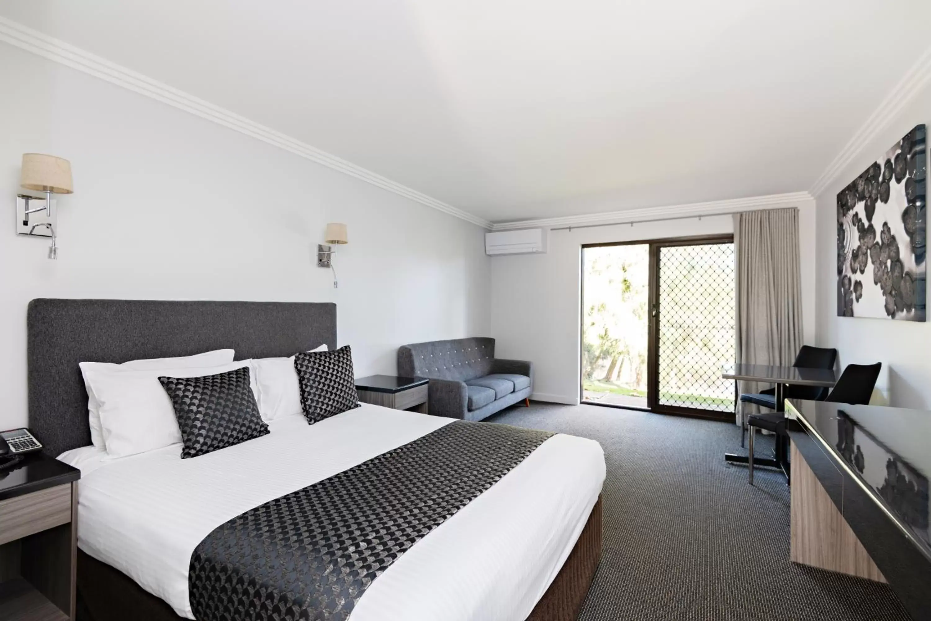 Bed in Lincoln Downs Resort Batemans Bay, Signature Collection by Best Western