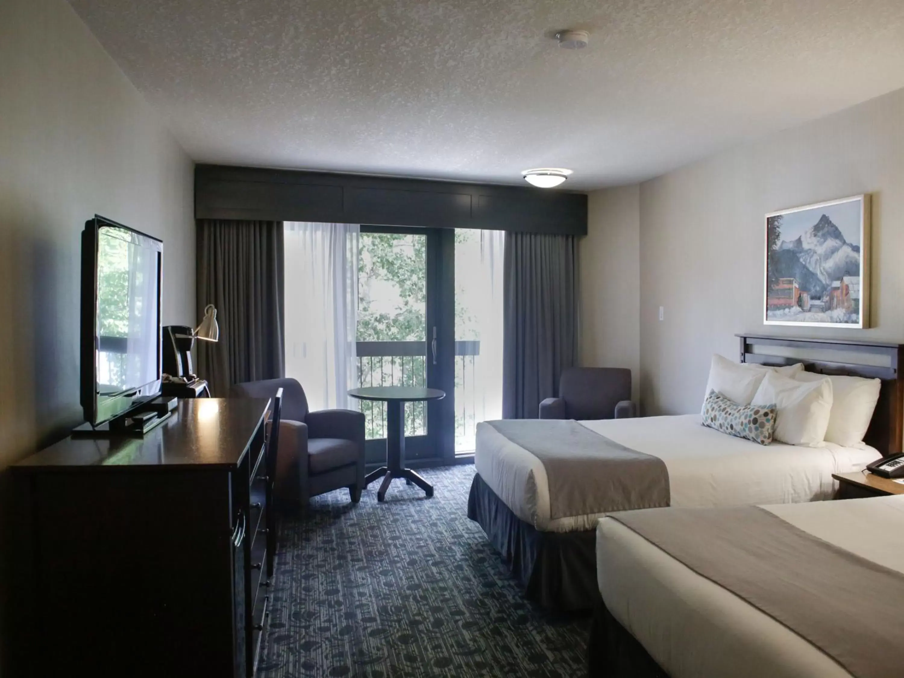 Bedroom, TV/Entertainment Center in High Country Inn