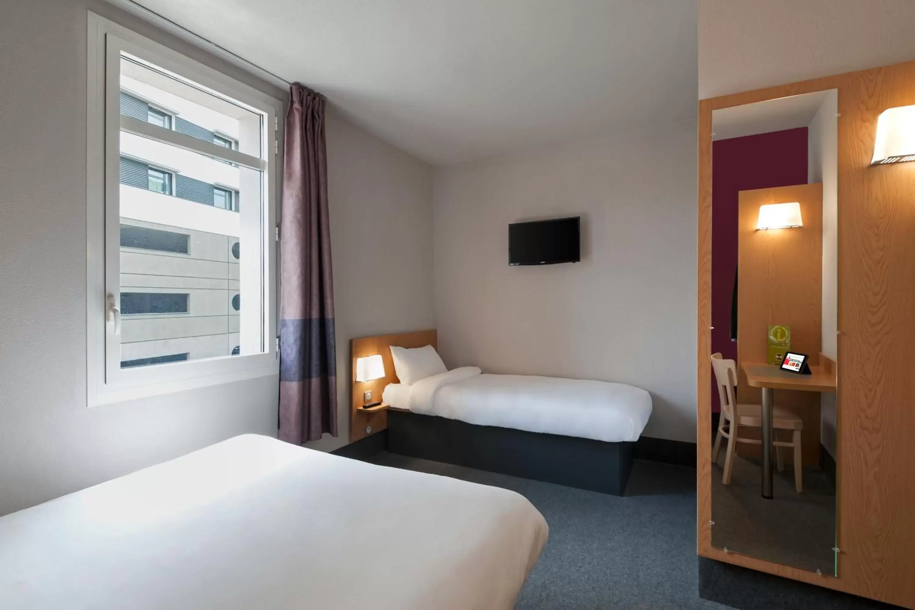 Bedroom, Bed in B&B HOTEL Lyon Ouest Tassin